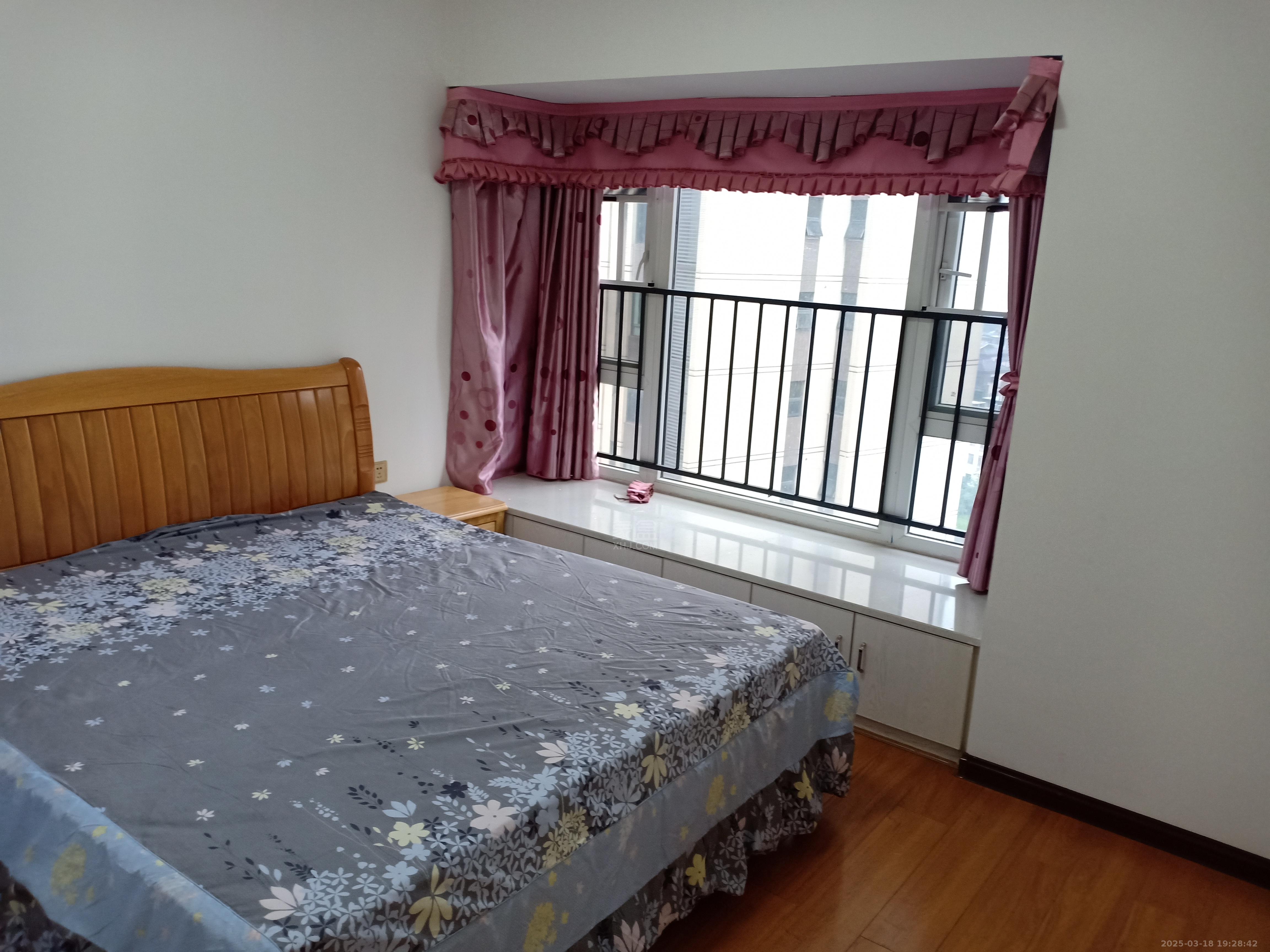 美的城四期  3室2厅1卫   2000.00元/月室内图