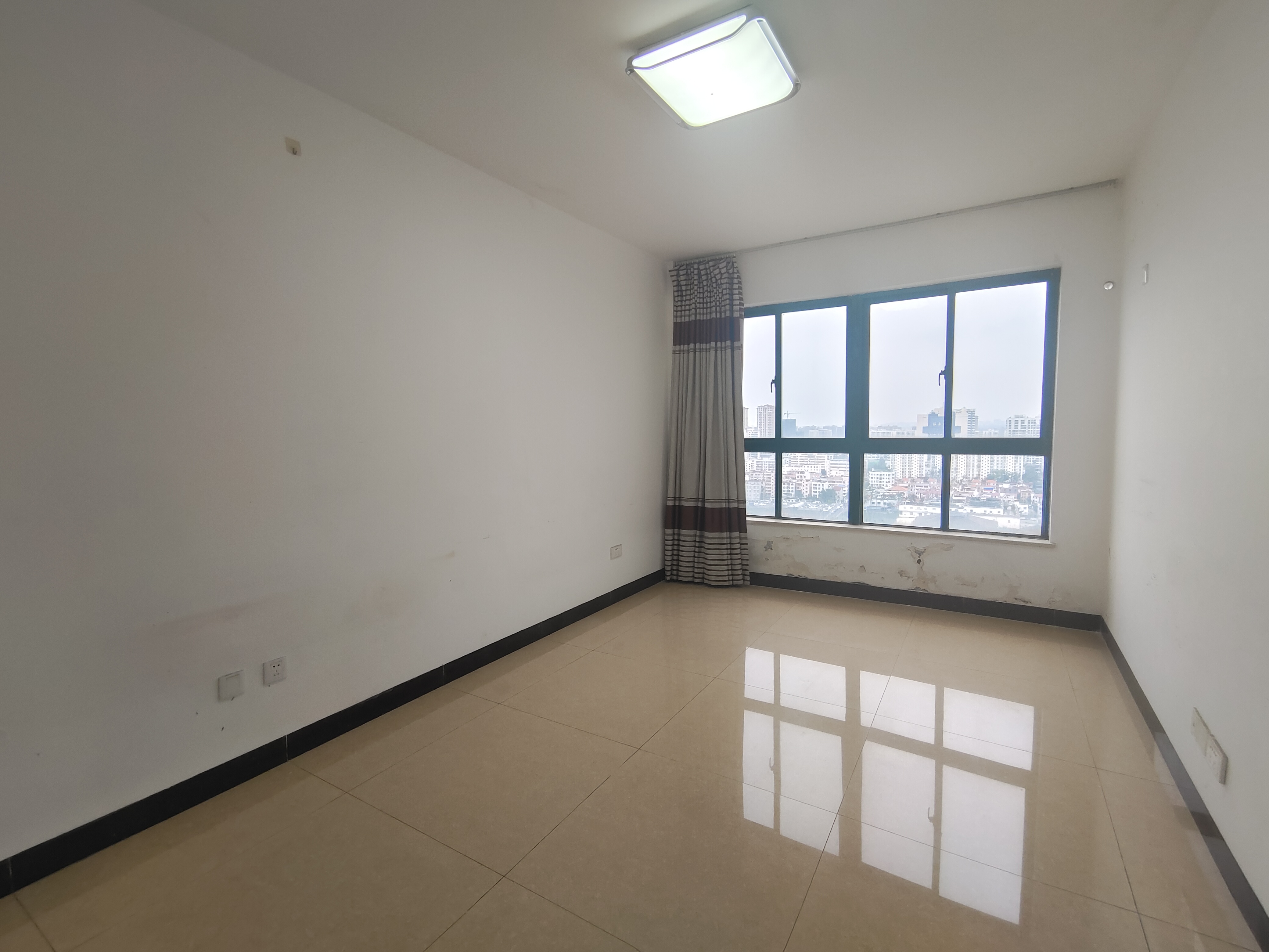 广电家园小区(南沙路) 6室2厅3卫 7000.0元/月 广电家园小区(南沙路) 6室2厅3卫 7000.0元/月室内图