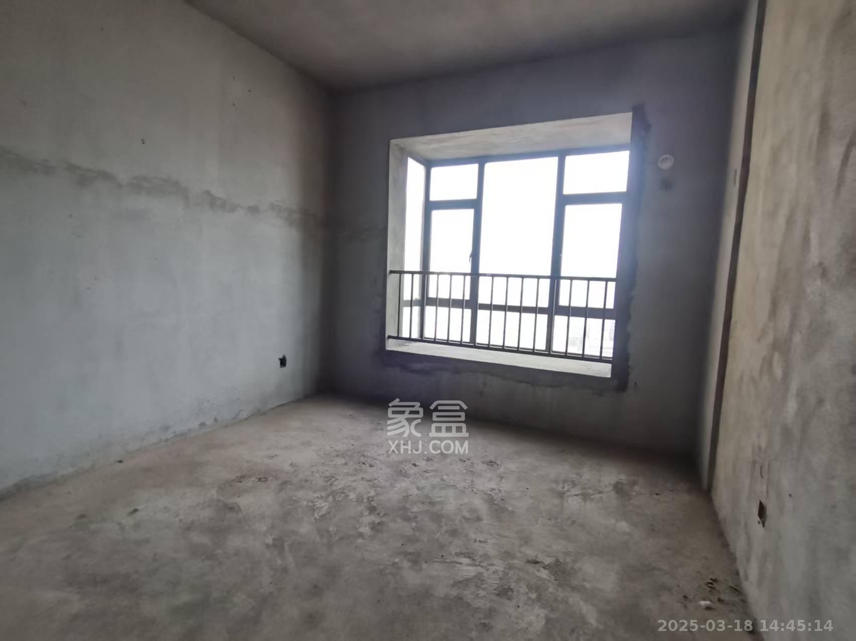 天元美居乐 5室2厅2卫 72.0万 天元美居乐 5室2厅2卫 72.0万客厅