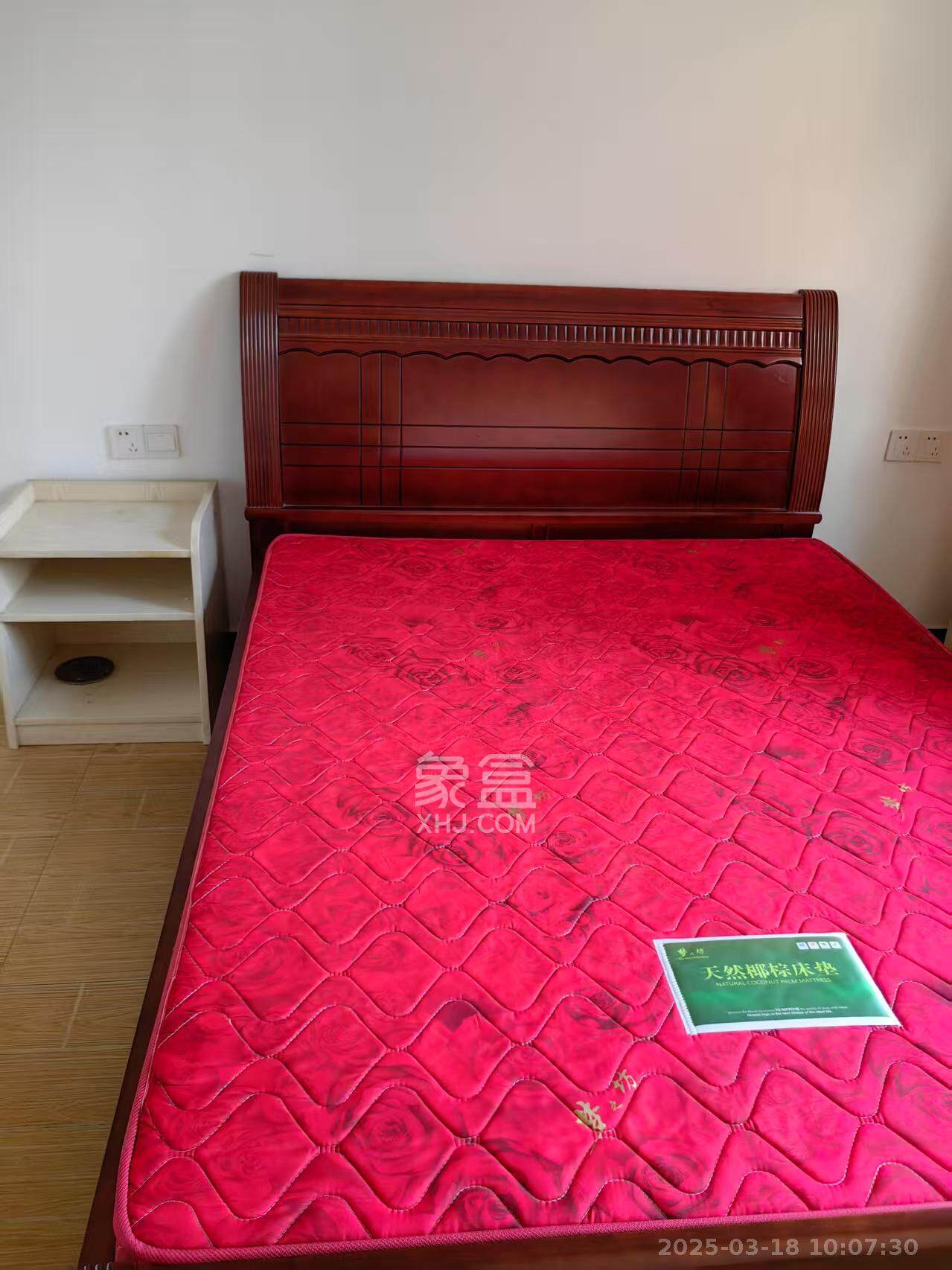 和润园一、二期 3室2厅1卫 1900.0元/月 和润园一、二期 3室2厅1卫 1900.0元/月室内图