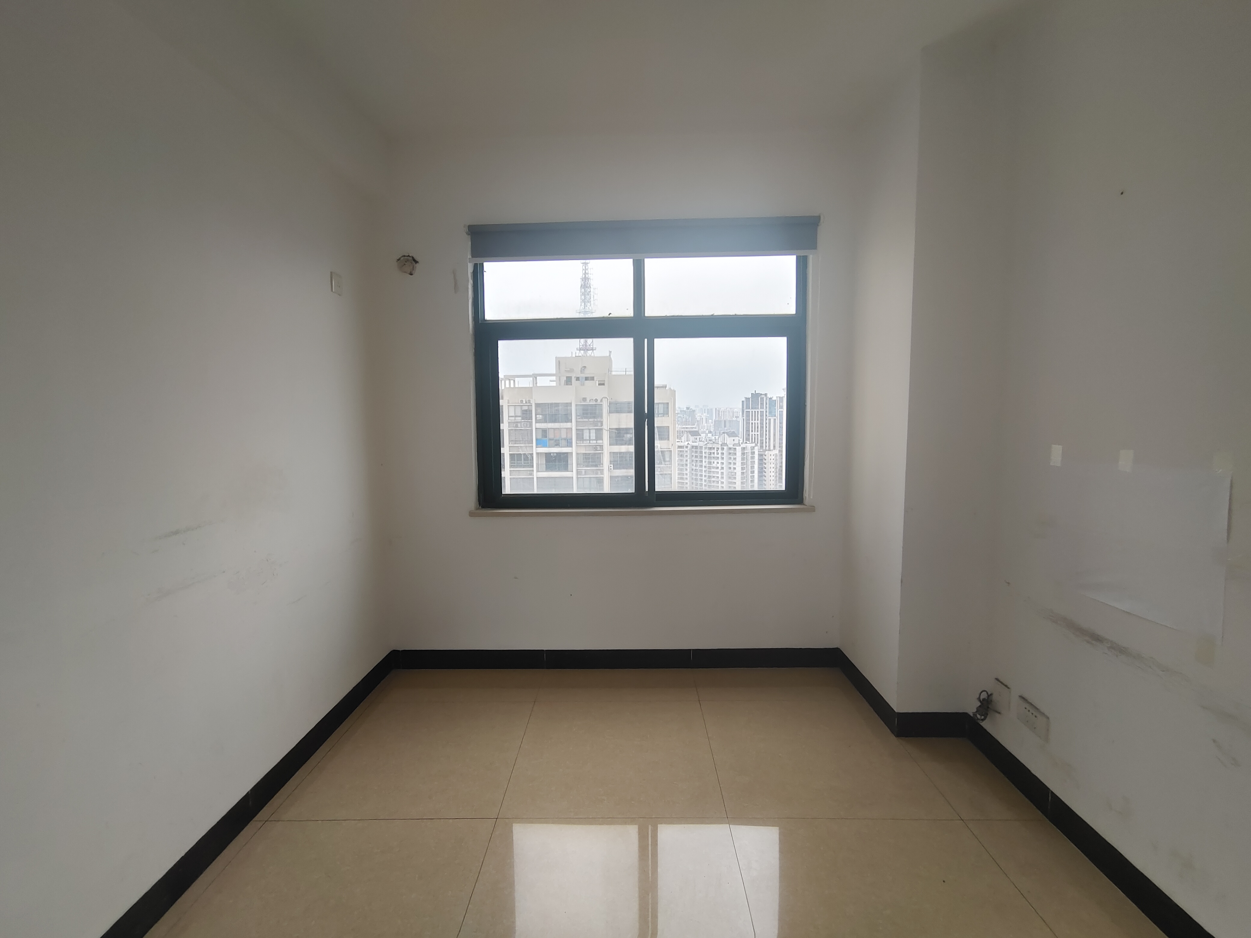 广电家园小区(南沙路) 6室2厅3卫 7000.0元/月 广电家园小区(南沙路) 6室2厅3卫 7000.0元/月室内图