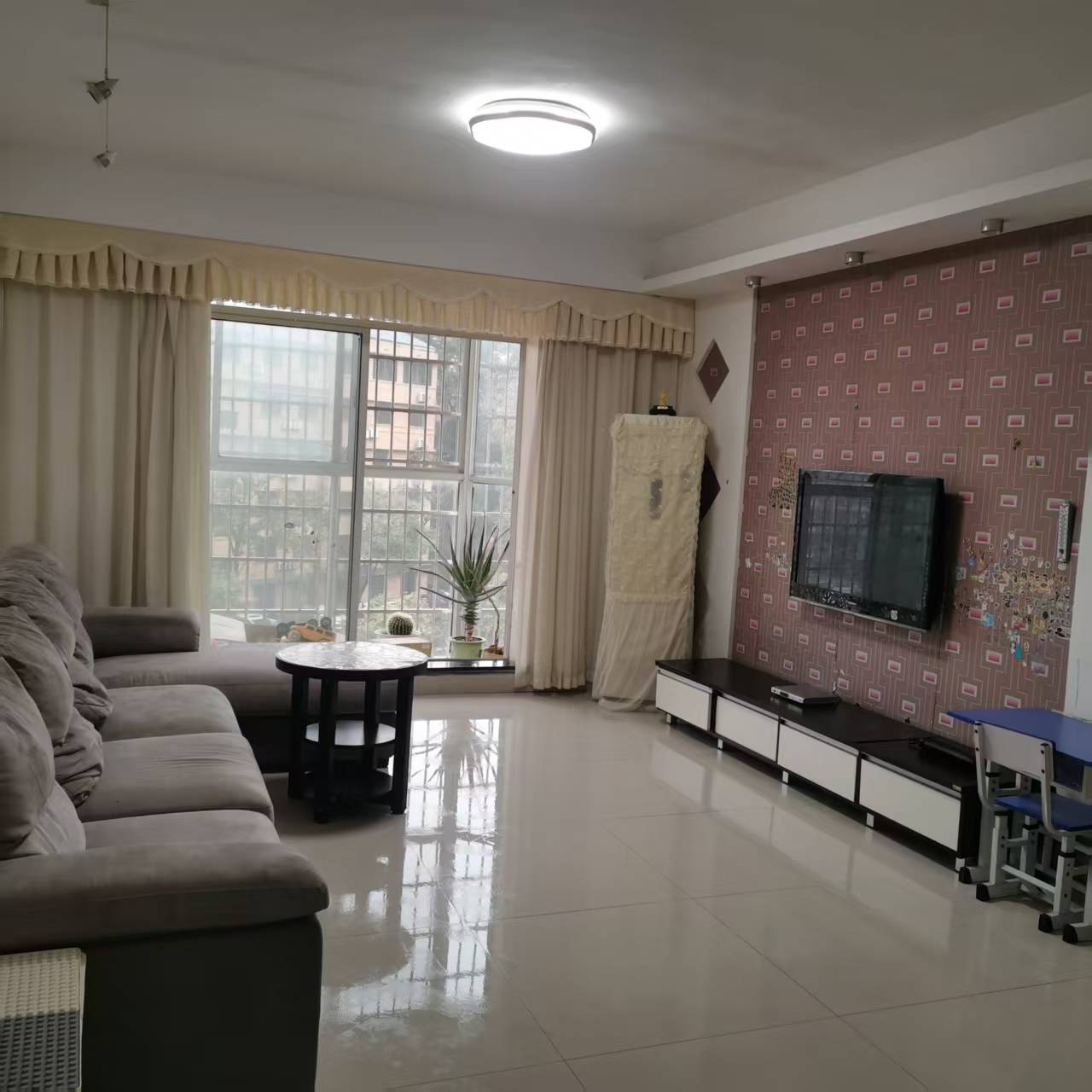 金鸿佳园  2室2厅1卫    1000.0元/月 金鸿佳园  2室2厅1卫    1000.0元/月室内图