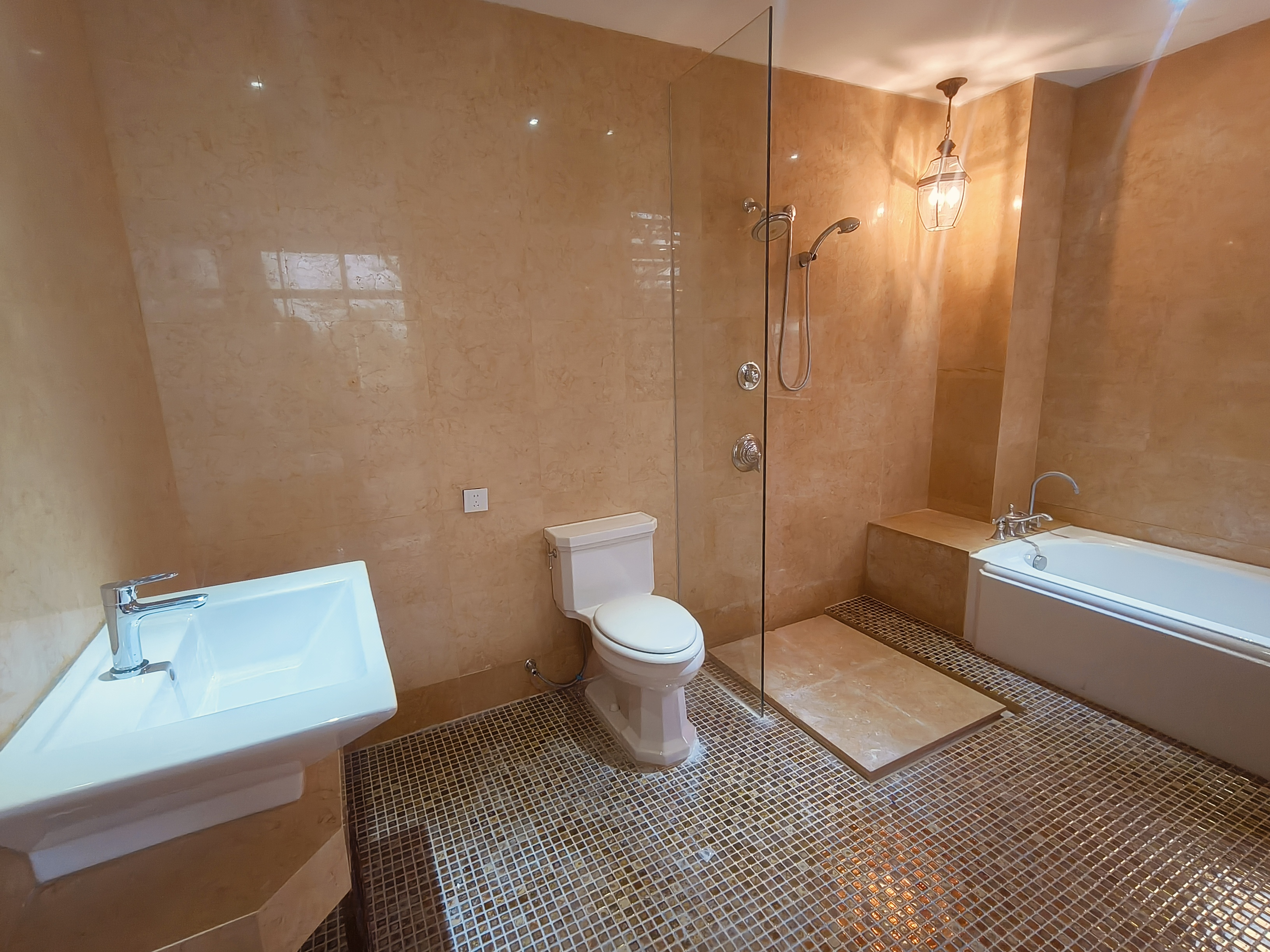 鲁能海蓝椰风 4室3厅5卫 9000.0元/月 鲁能海蓝椰风 4室3厅5卫 9000.0元/月室内图