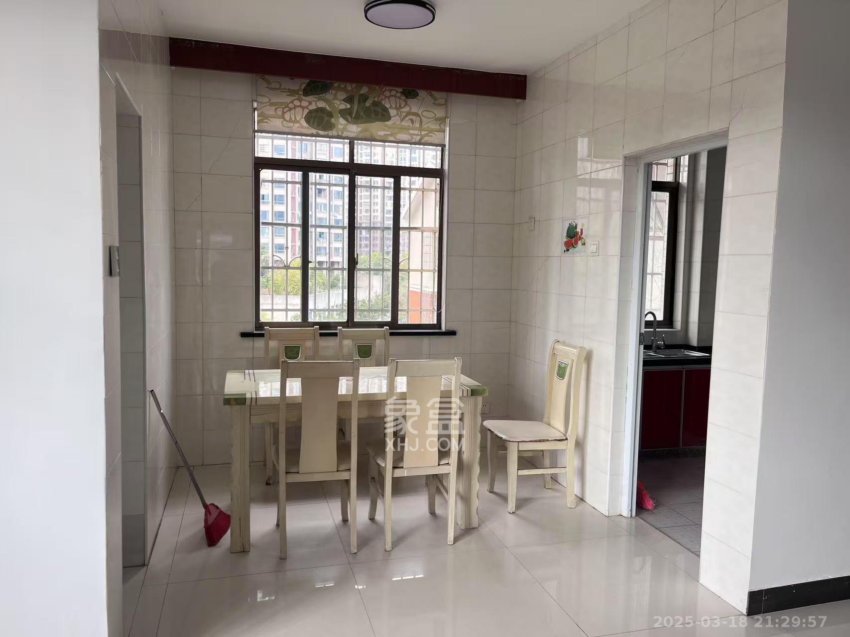 洪西安置小区(洪缘小区)  3室2厅1卫    2000.0元/月 洪西安置小区(洪缘小区)  3室2厅1卫    2000.0元/月室内图