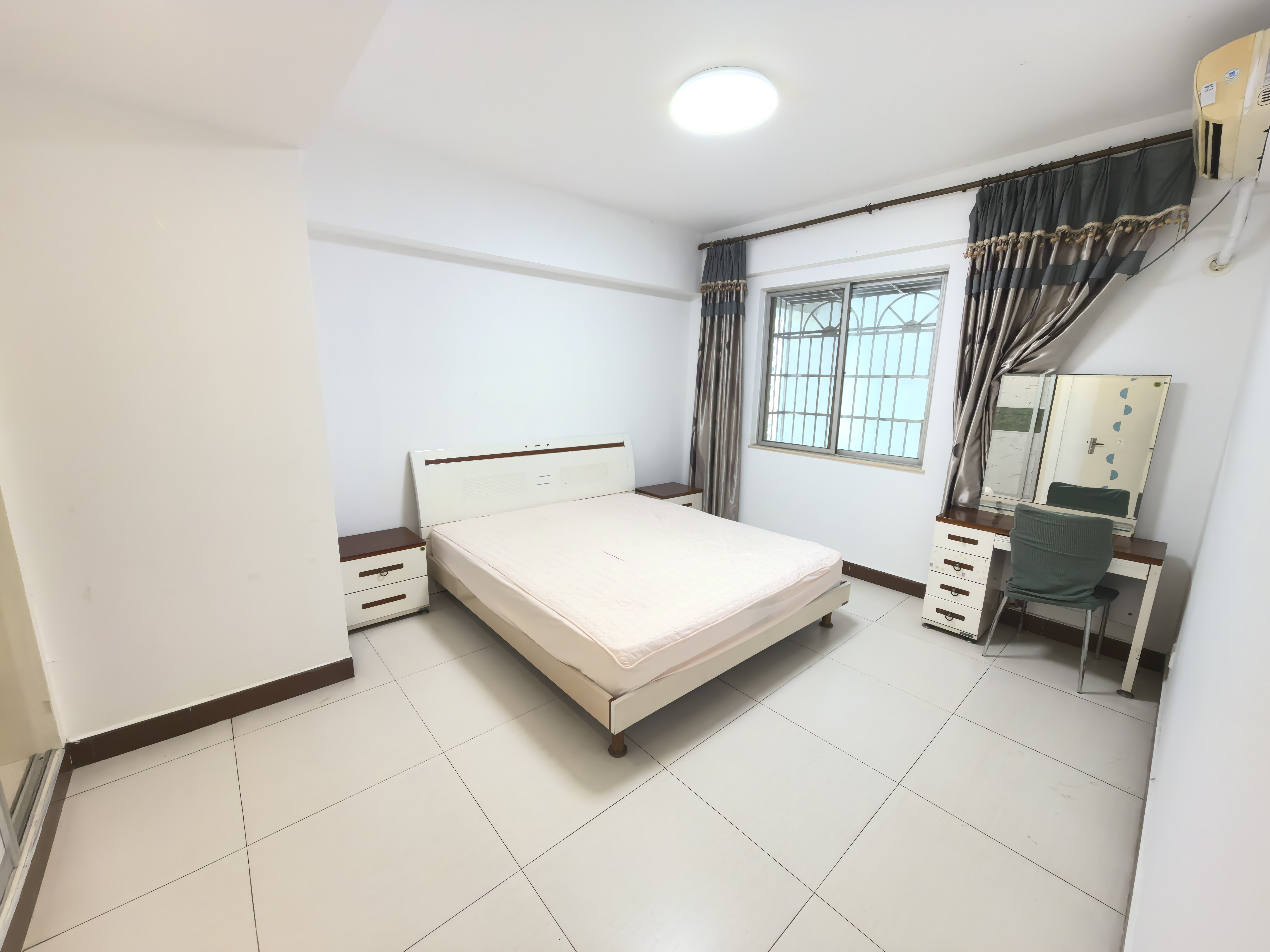 金山广场  3室2厅1卫    115.0万 金山广场  3室2厅1卫    115.0万客厅