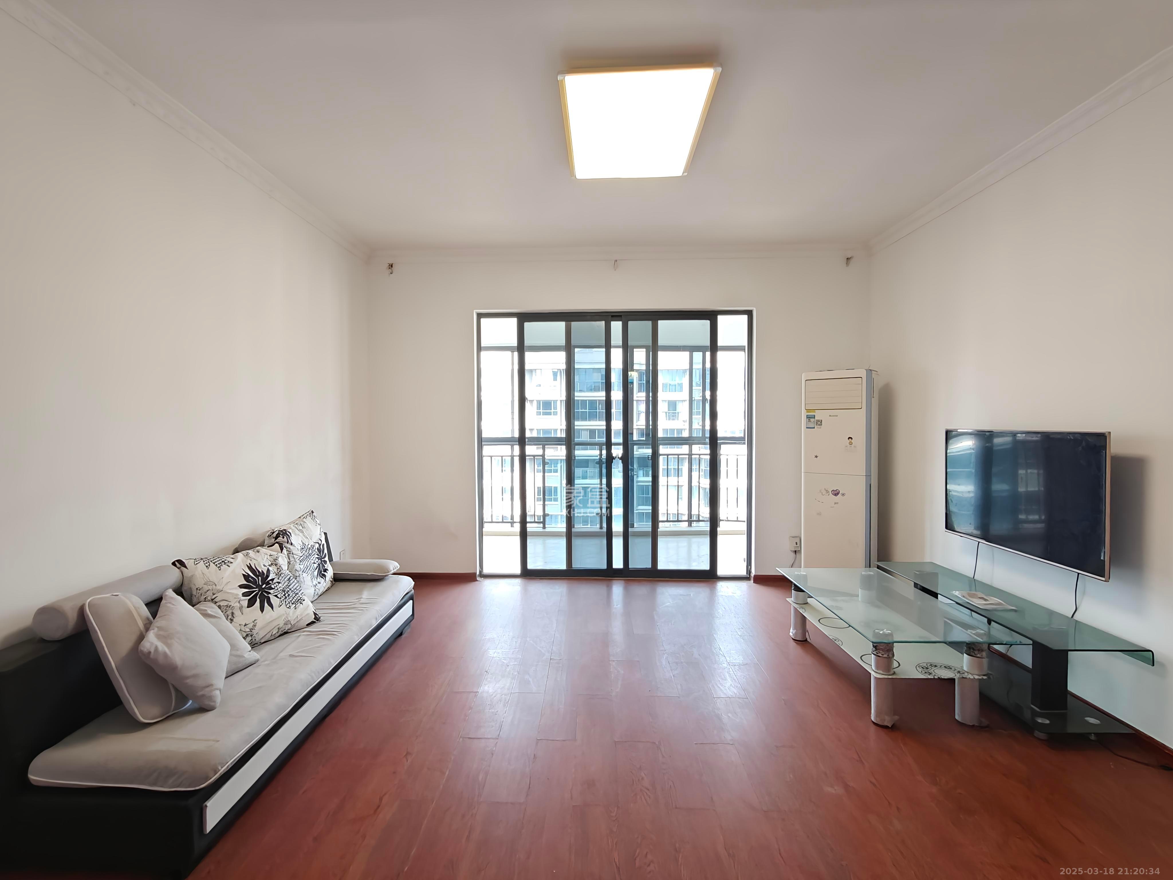 名家翡翠花园  4室2厅2卫    1700.0元/月 名家翡翠花园  4室2厅2卫    1700.0元/月室内图