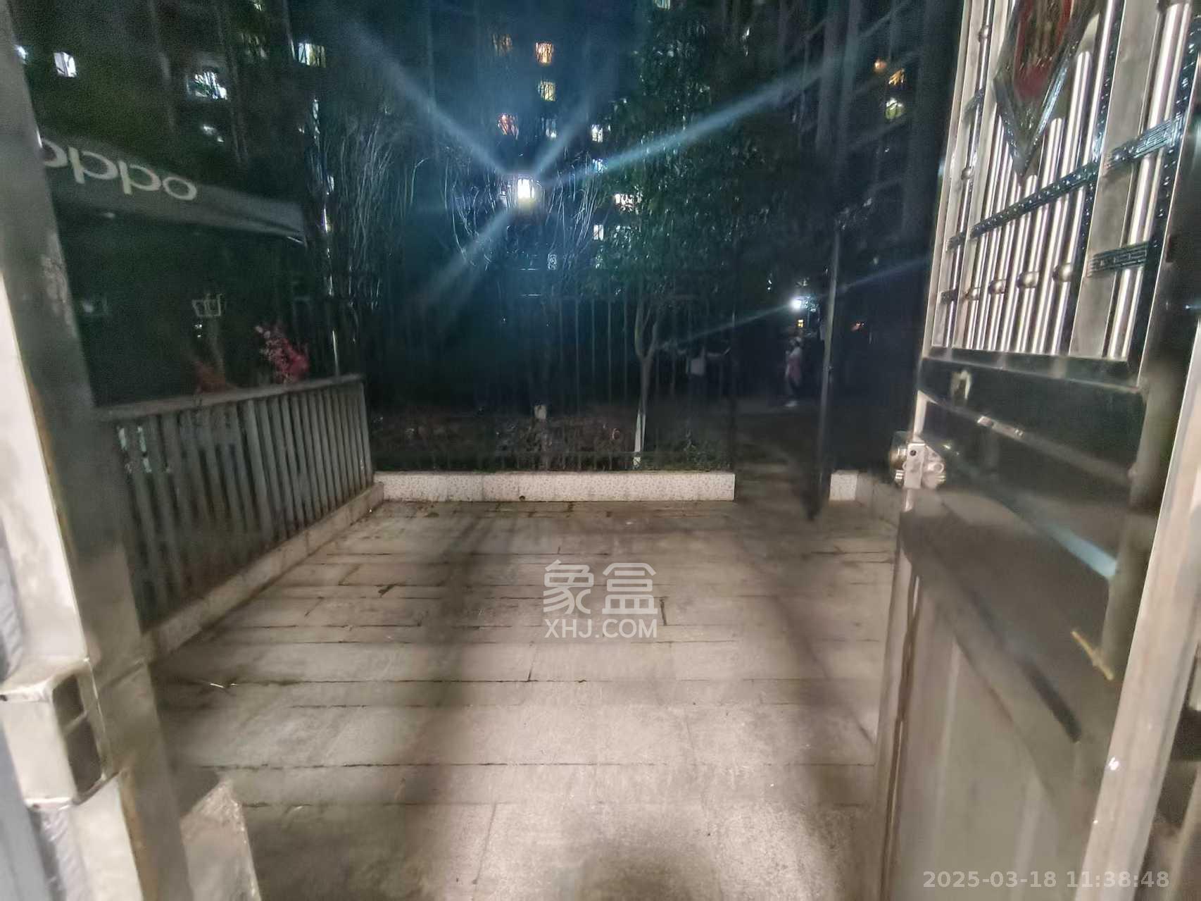 阳光100三期 3室2厅2卫 4000.0元/月 阳光100三期 3室2厅2卫 4000.0元/月室内图