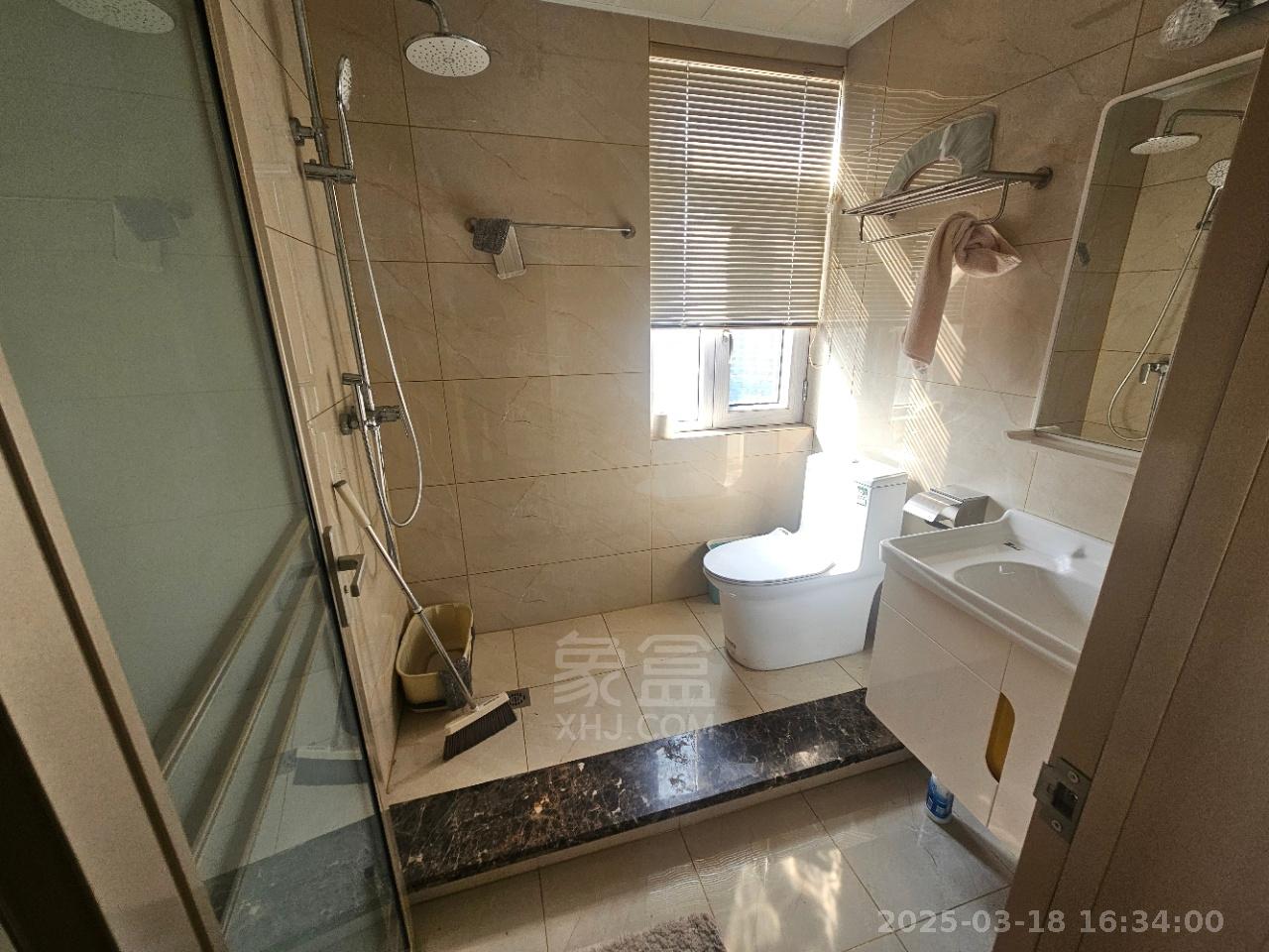 翠谷城 3室2厅2卫 2200.0元/月 翠谷城 3室2厅2卫 2200.0元/月室内图