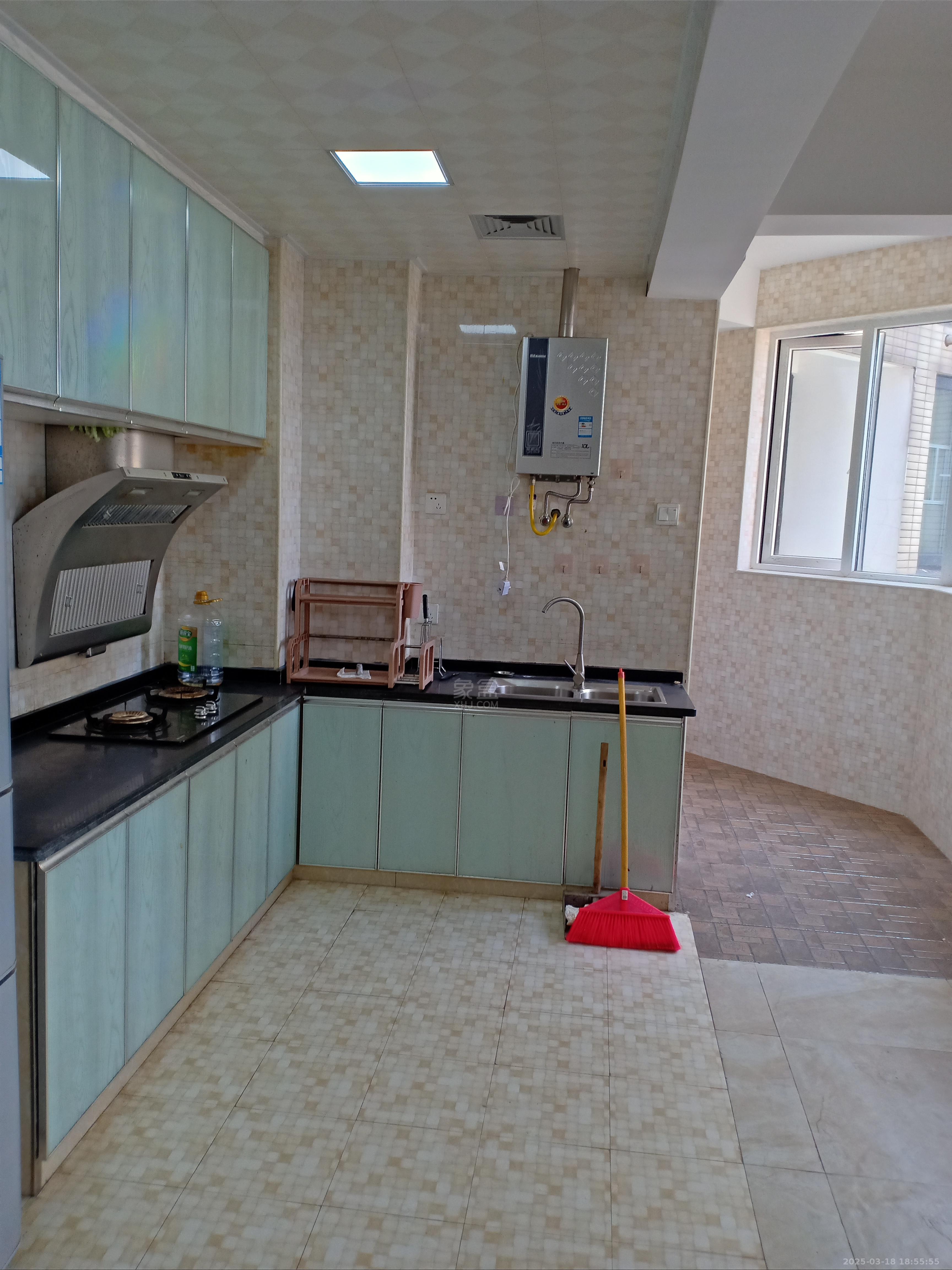 美的城三期 3室2厅1卫 1800.0元/月 美的城三期 3室2厅1卫 1800.0元/月室内图