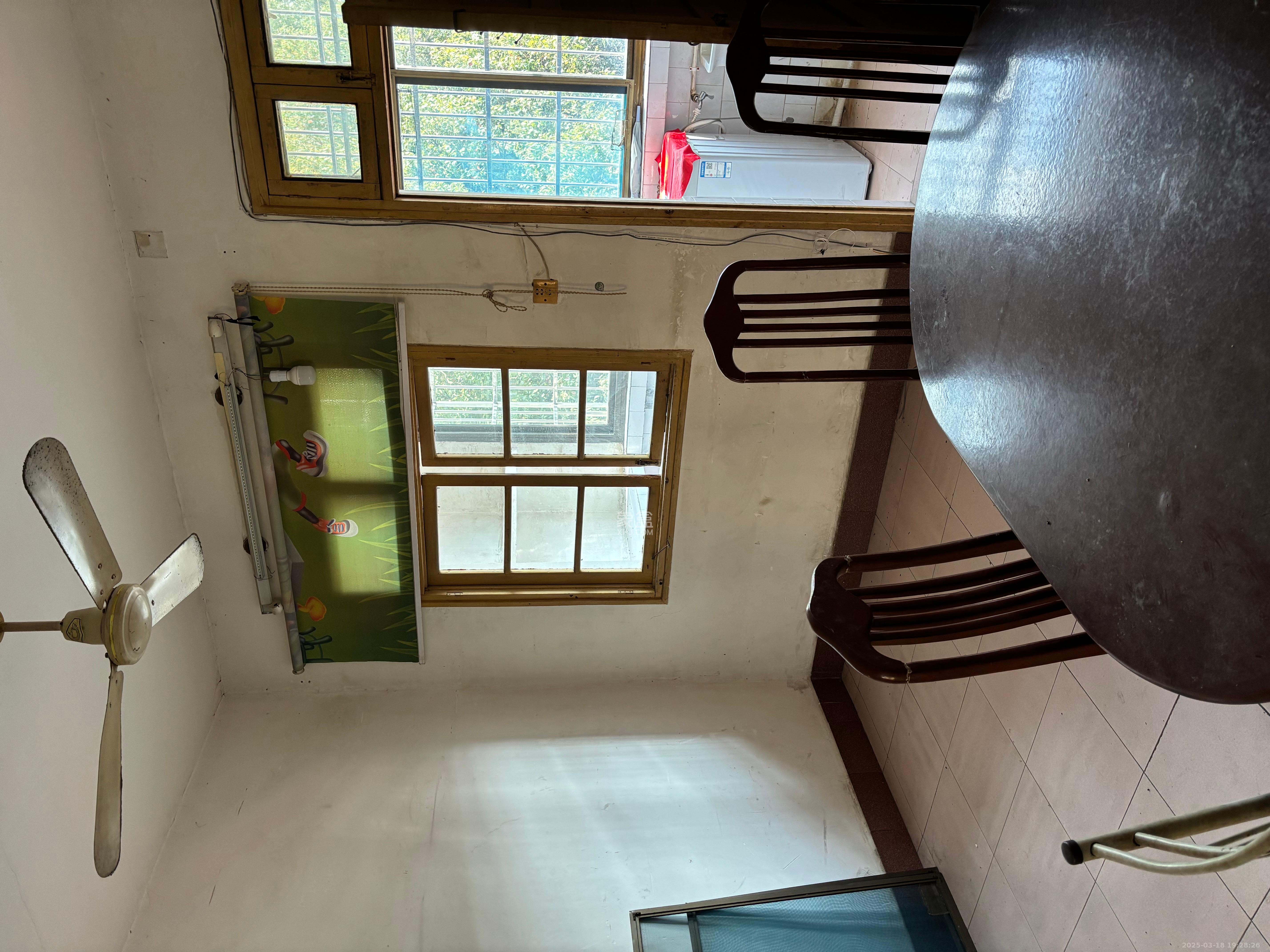 湖南师大张公岭校区宿舍 3室2厅1卫 1200.0元/月 湖南师大张公岭校区宿舍 3室2厅1卫 1200.0元/月室内图