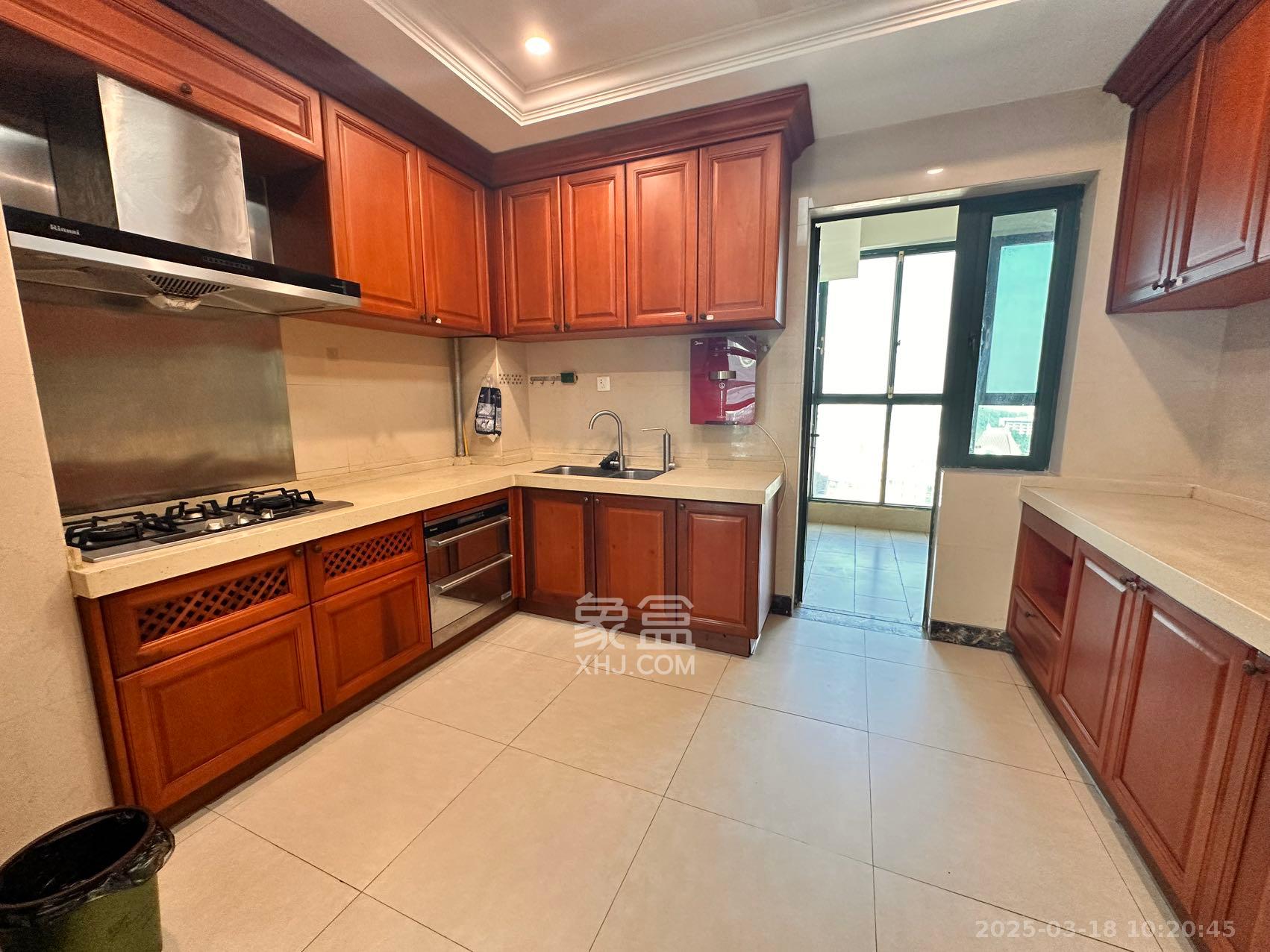 恒大雅苑  5室2厅3卫    8800.0元/月 恒大雅苑  5室2厅3卫    8800.0元/月室内图