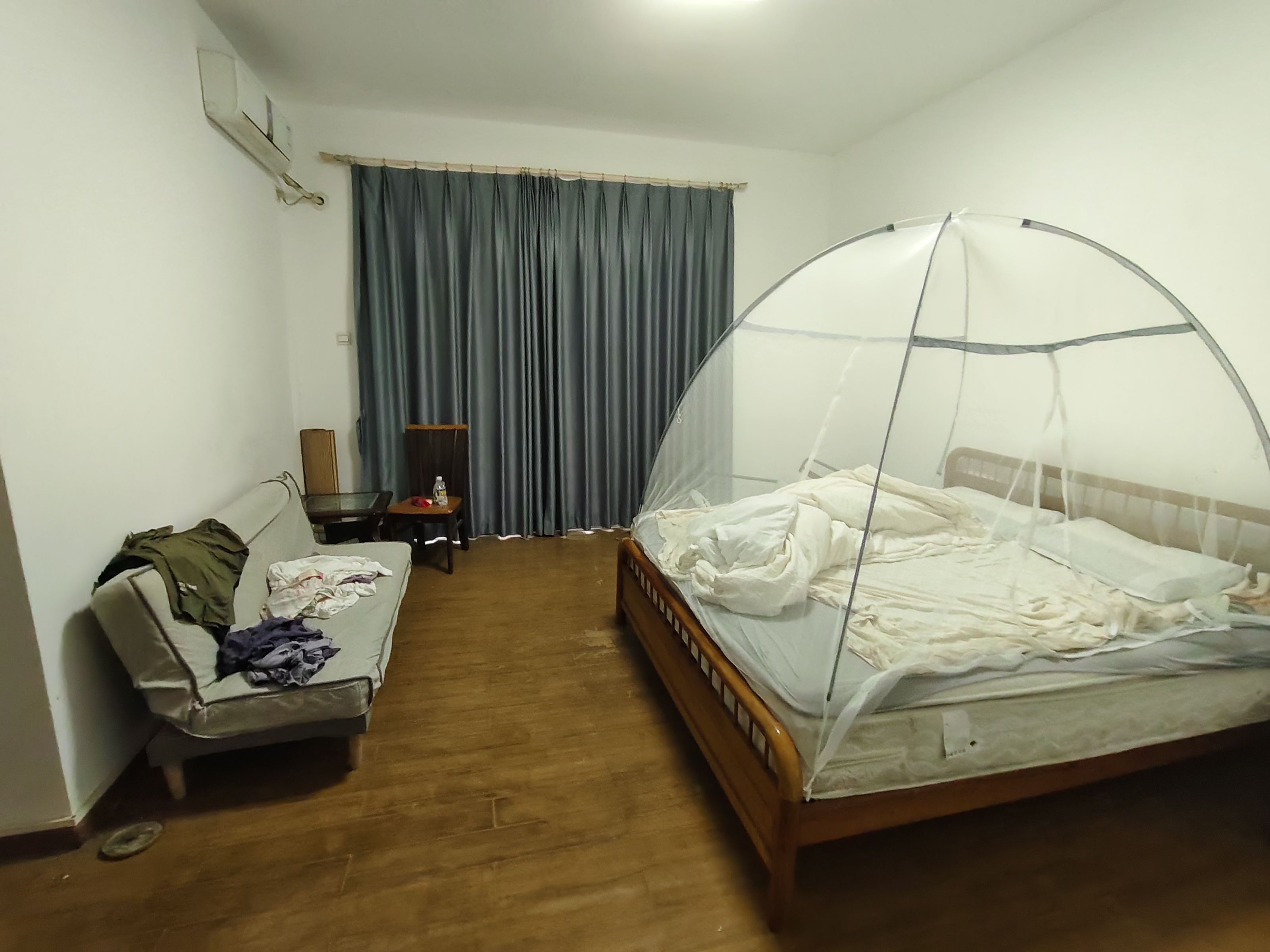 金盘雅苑 5室2厅3卫 330.0万 金盘雅苑 5室2厅3卫 330.0万客厅