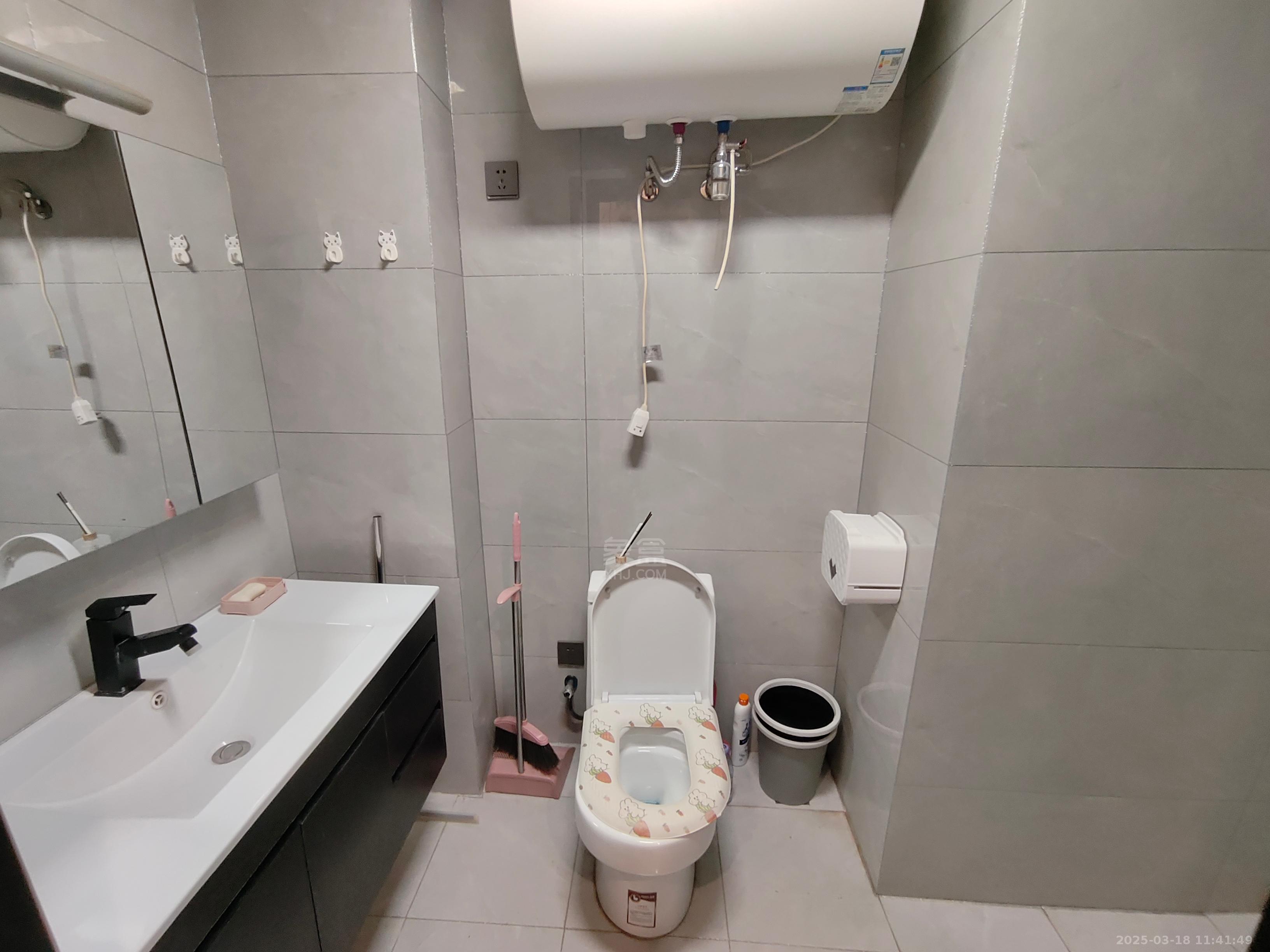 日盛大厦 1室1厅1卫 1600.0元/月 日盛大厦 1室1厅1卫 1600.0元/月室内图