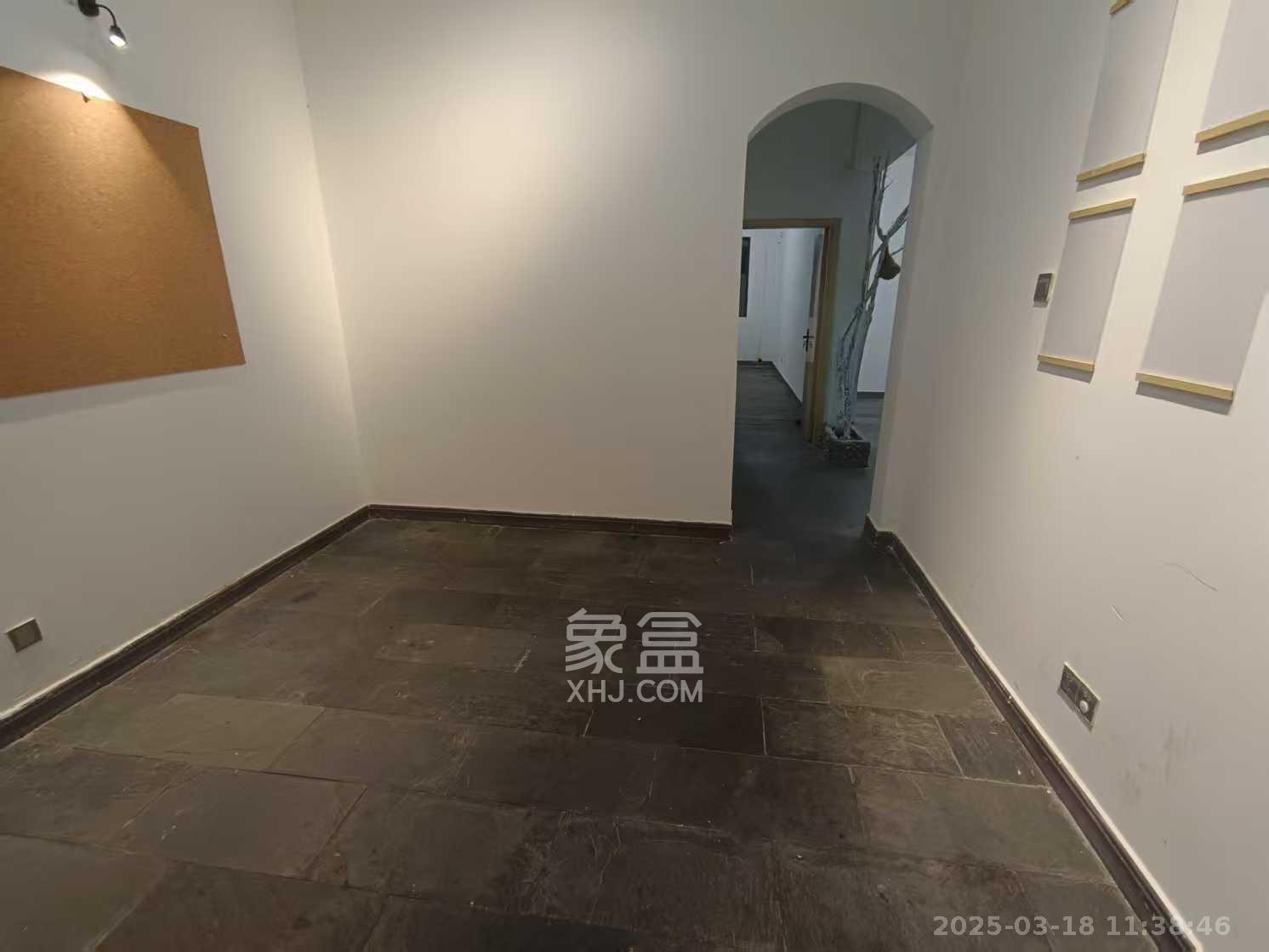 阳光100三期 3室2厅2卫 4000.0元/月 阳光100三期 3室2厅2卫 4000.0元/月室内图