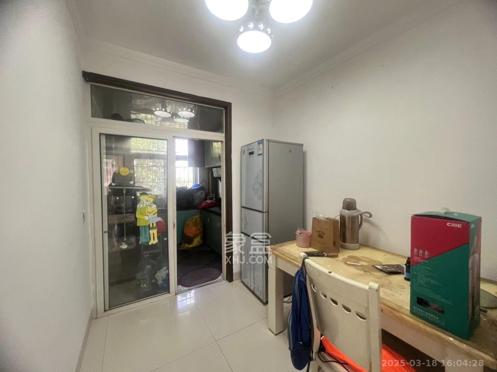 湘瑞家園  3室2廳1衛(wèi)   1400.00元/月室內(nèi)圖