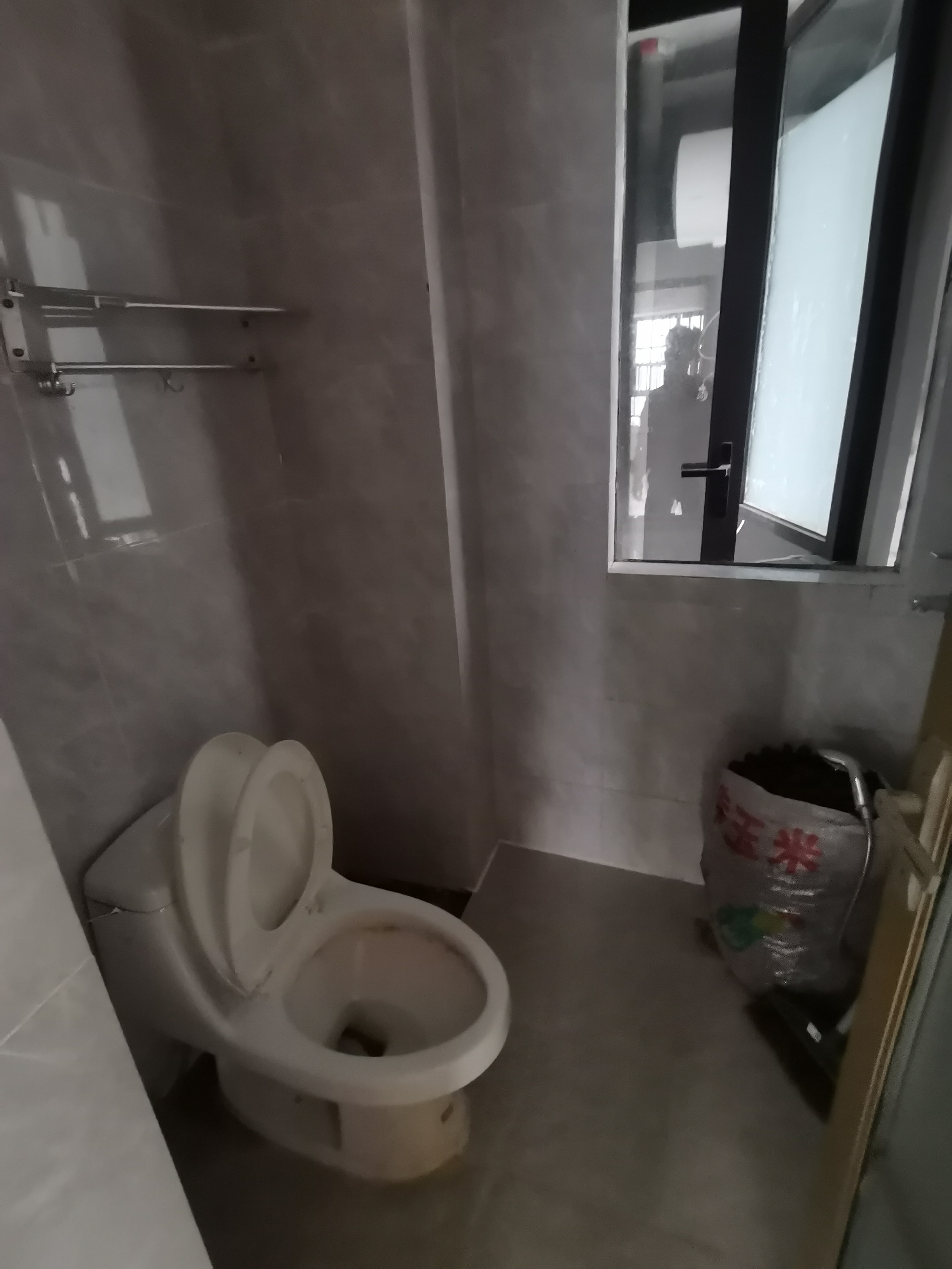 坡博家园一区 3室2厅1卫 2400.0元/月 坡博家园一区 3室2厅1卫 2400.0元/月室内图