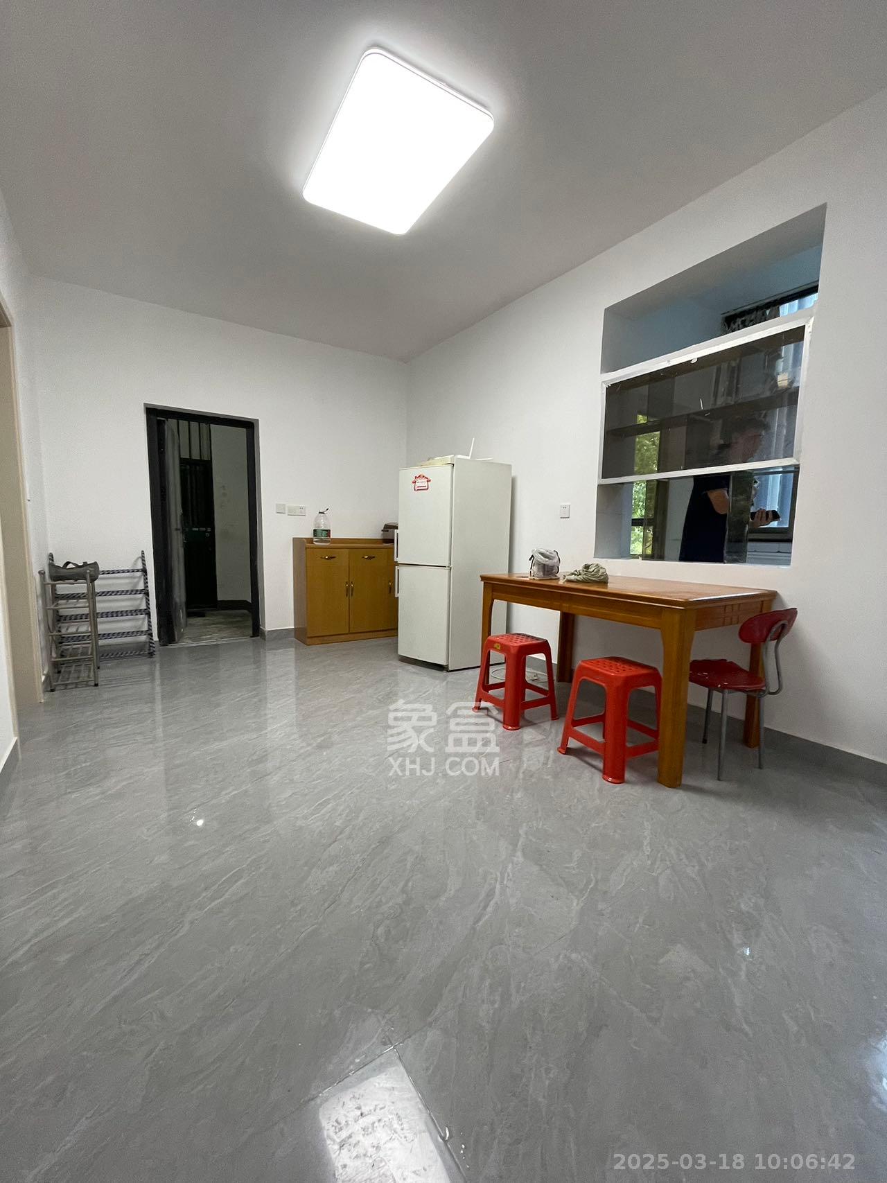 人保财产湖南分公司宿舍 3室1厅1卫 2200.0元/月 人保财产湖南分公司宿舍 3室1厅1卫 2200.0元/月室内图