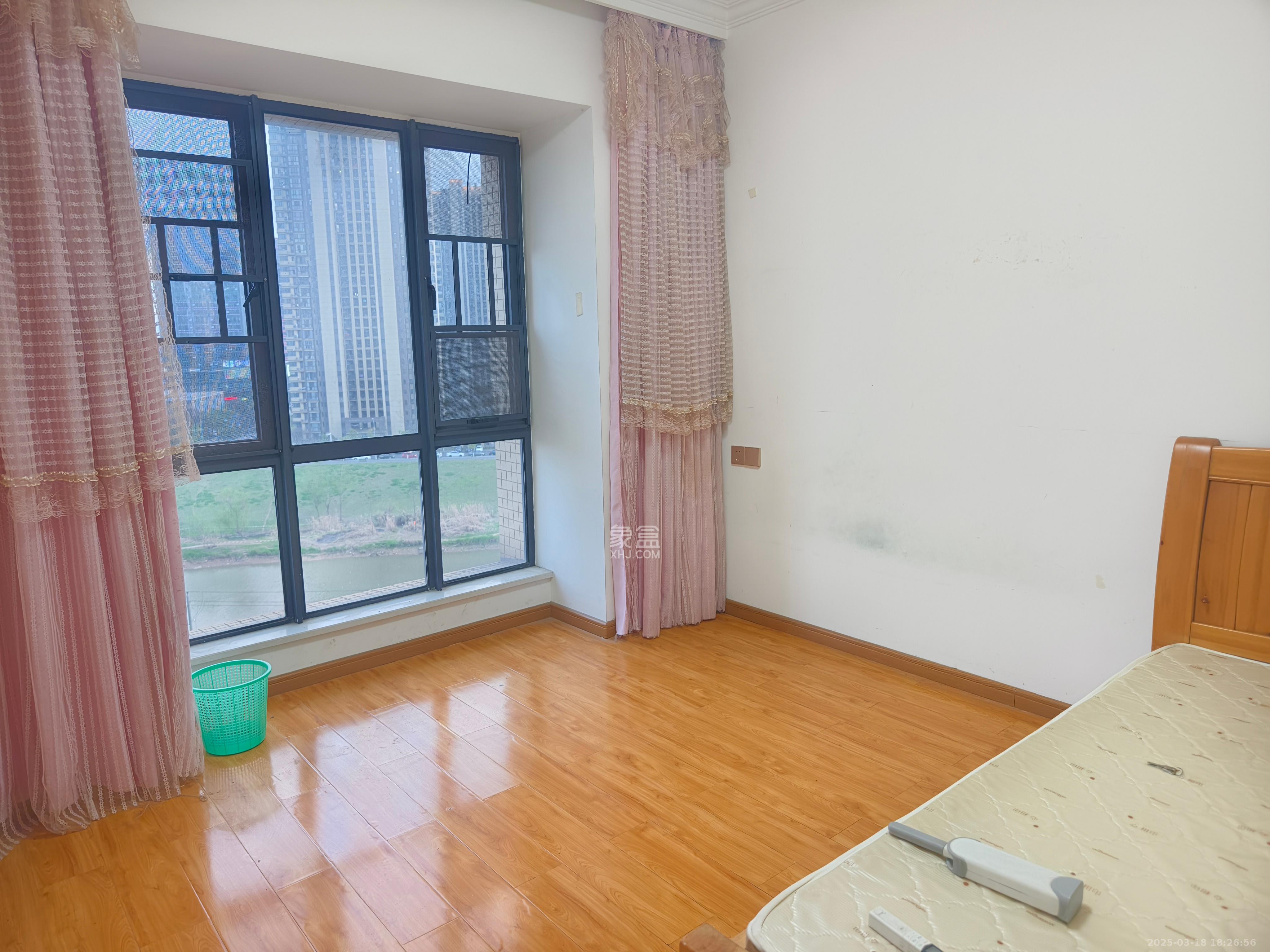 兰亭湾畔 3室2厅2卫 2500.0元/月 兰亭湾畔 3室2厅2卫 2500.0元/月室内图