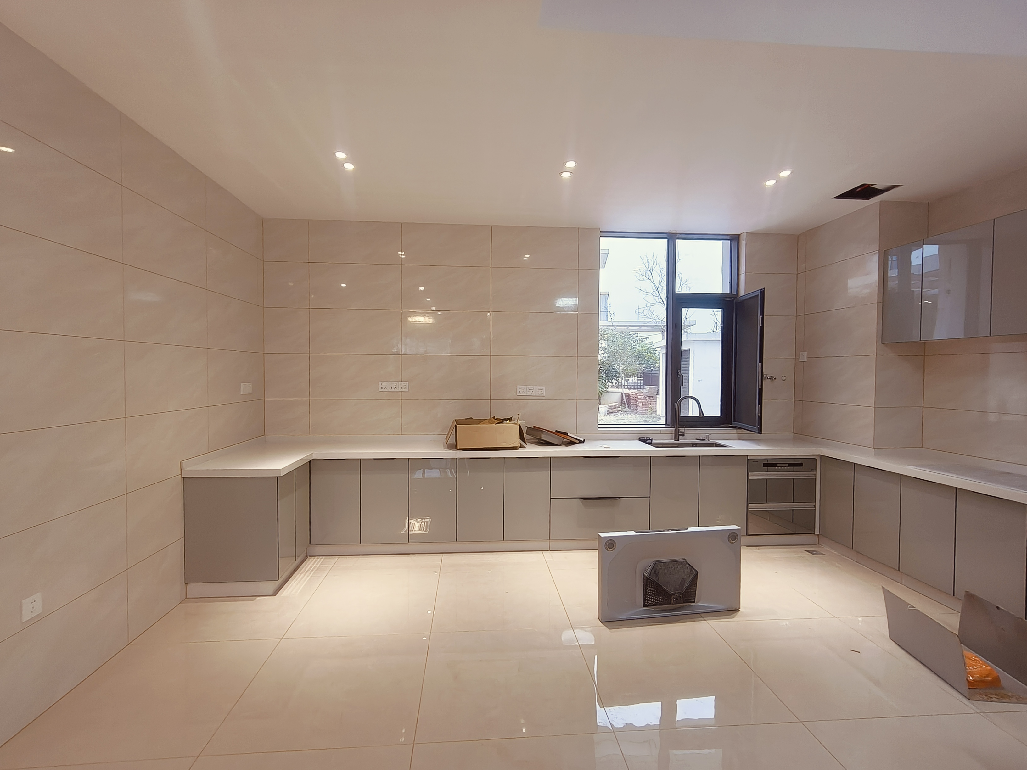 鲁能海蓝椰风 4室3厅5卫 9000.0元/月 鲁能海蓝椰风 4室3厅5卫 9000.0元/月室内图