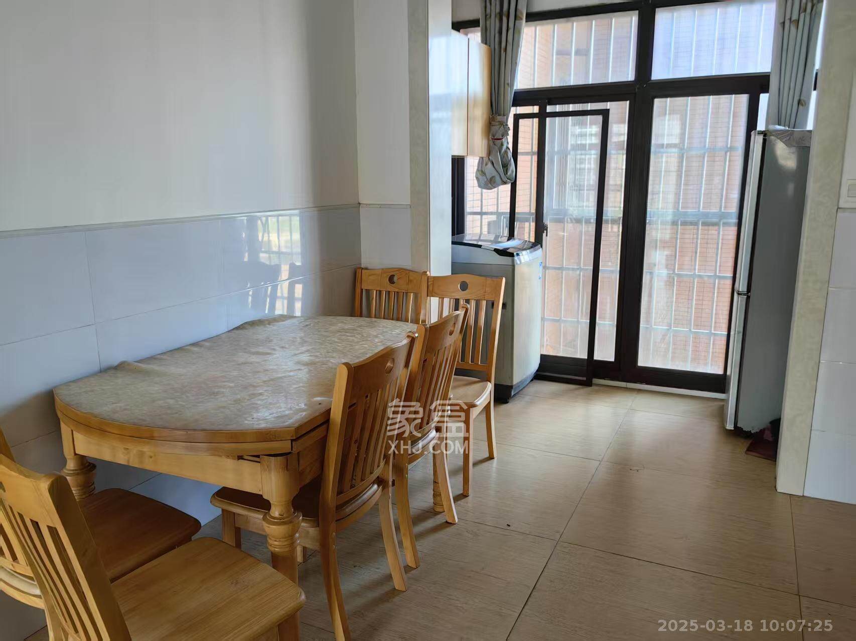 和润园一、二期 3室2厅1卫 1900.0元/月 和润园一、二期 3室2厅1卫 1900.0元/月室内图