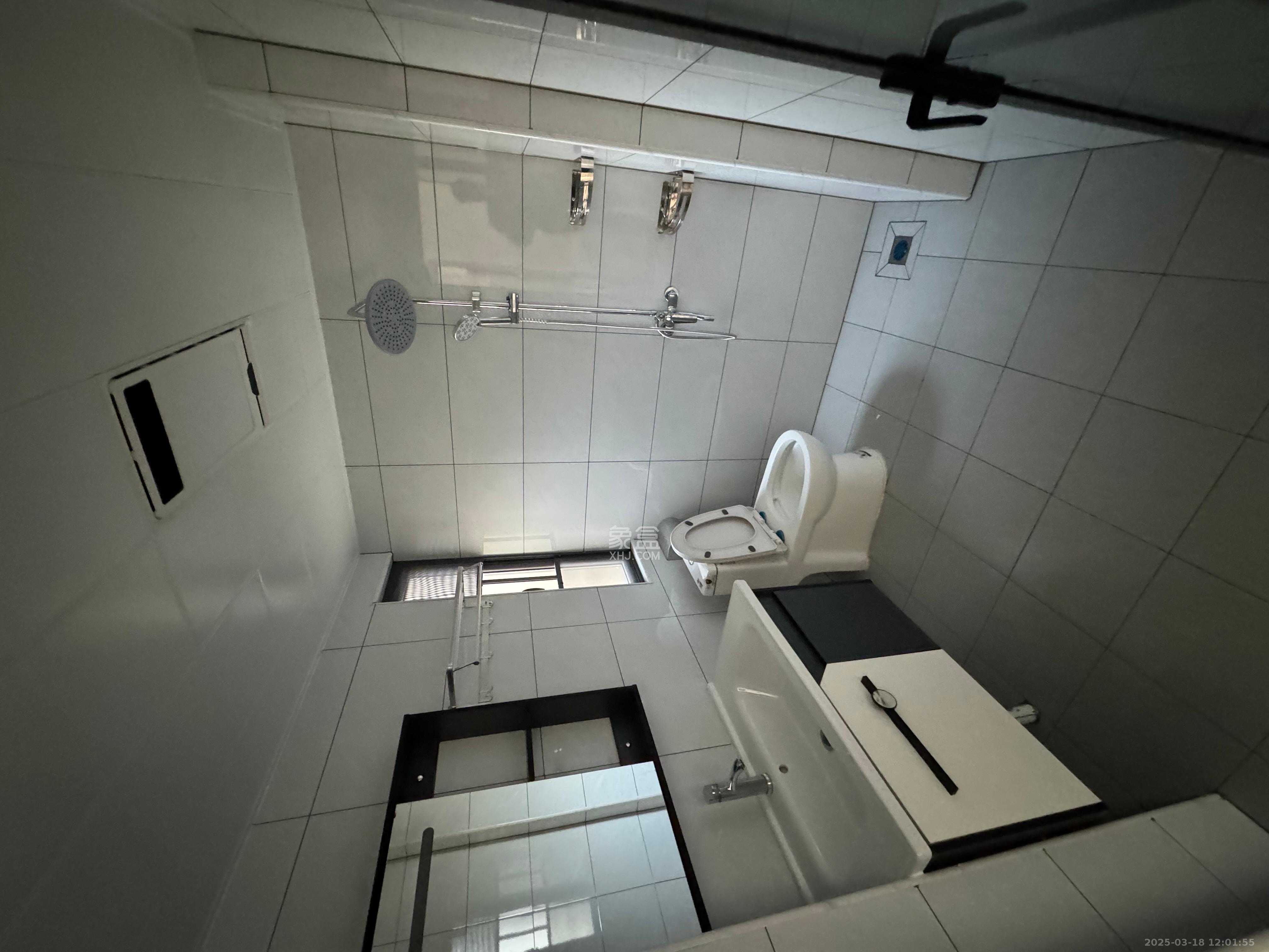 桥头家园三期 3室2厅2卫 2000.0元/月 桥头家园三期 3室2厅2卫 2000.0元/月室内图