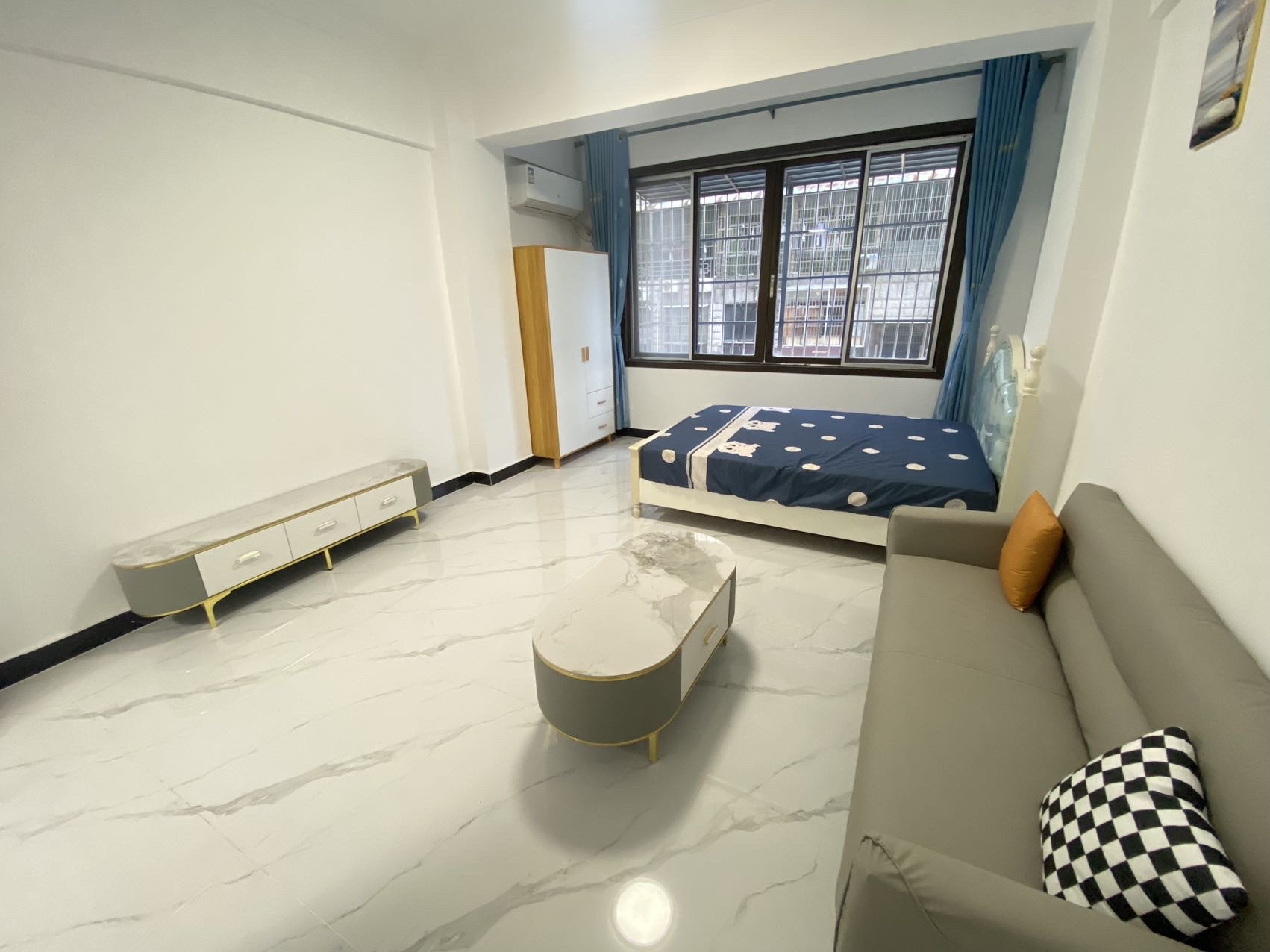 飞龙公寓 1室1厅1卫 41.0万 飞龙公寓 1室1厅1卫 41.0万客厅