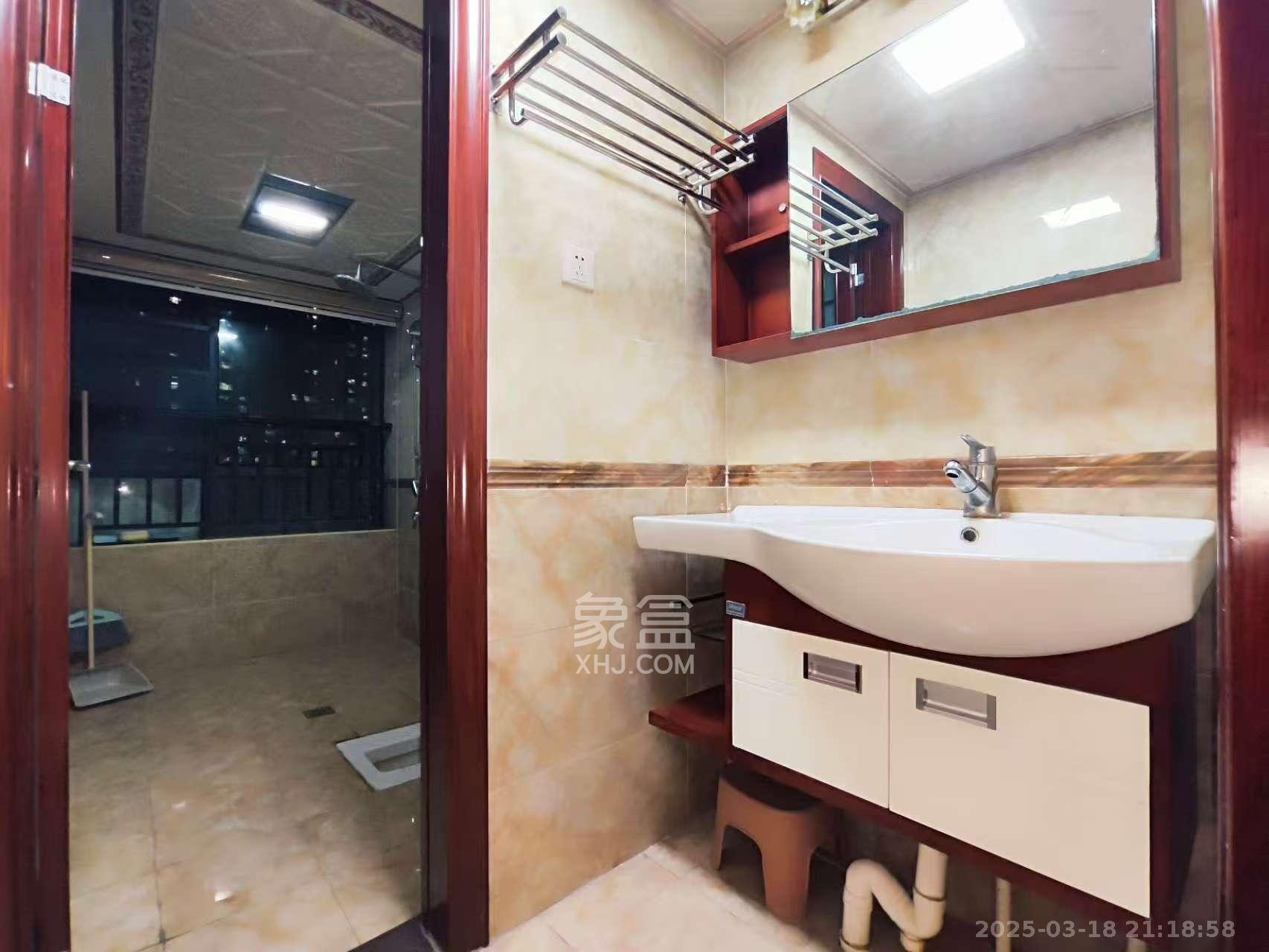 勤诚达新界  3室2厅2卫   2600.00元/月室内图