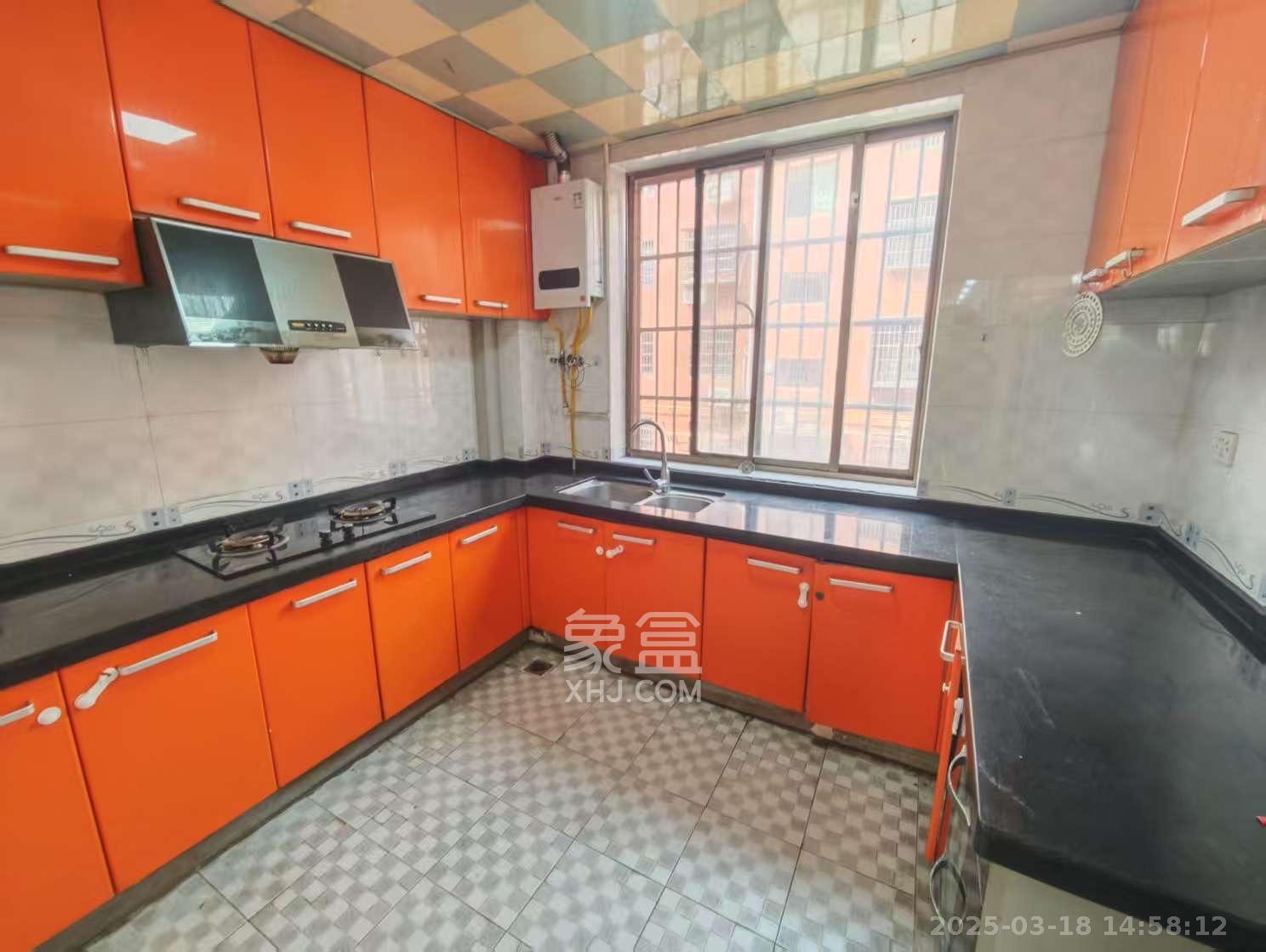 莲湖汽配城 4室0厅0卫 2500.0元/月 莲湖汽配城 4室0厅0卫 2500.0元/月室内图