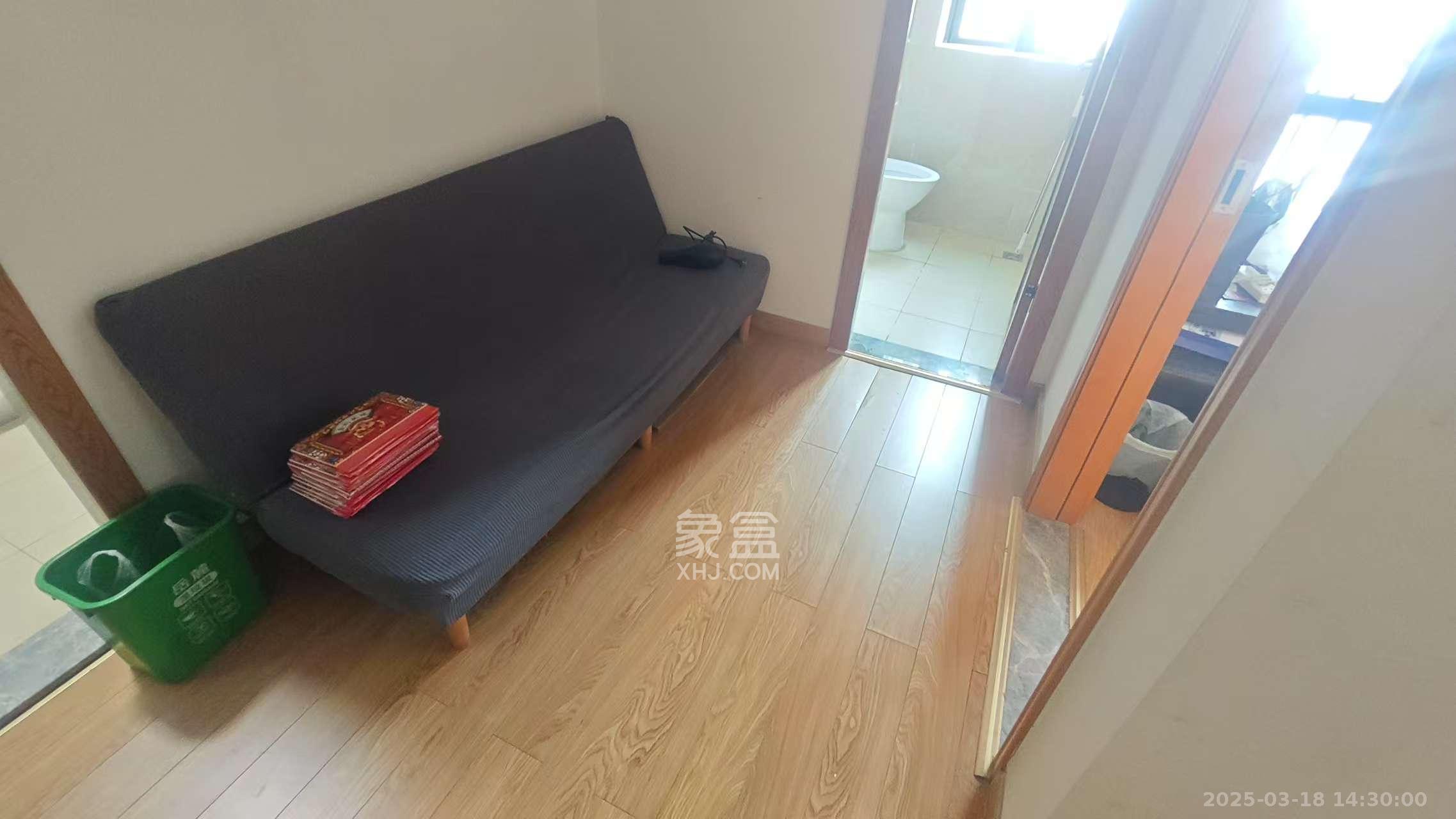 荣泰广场 1室1厅1卫 2400.0元/月 荣泰广场 1室1厅1卫 2400.0元/月室内图