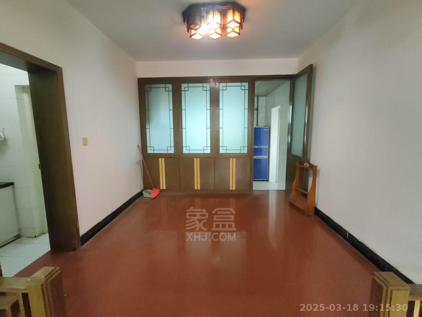 机关小区 4室2厅2卫 1400.0元/月 机关小区 4室2厅2卫 1400.0元/月室内图