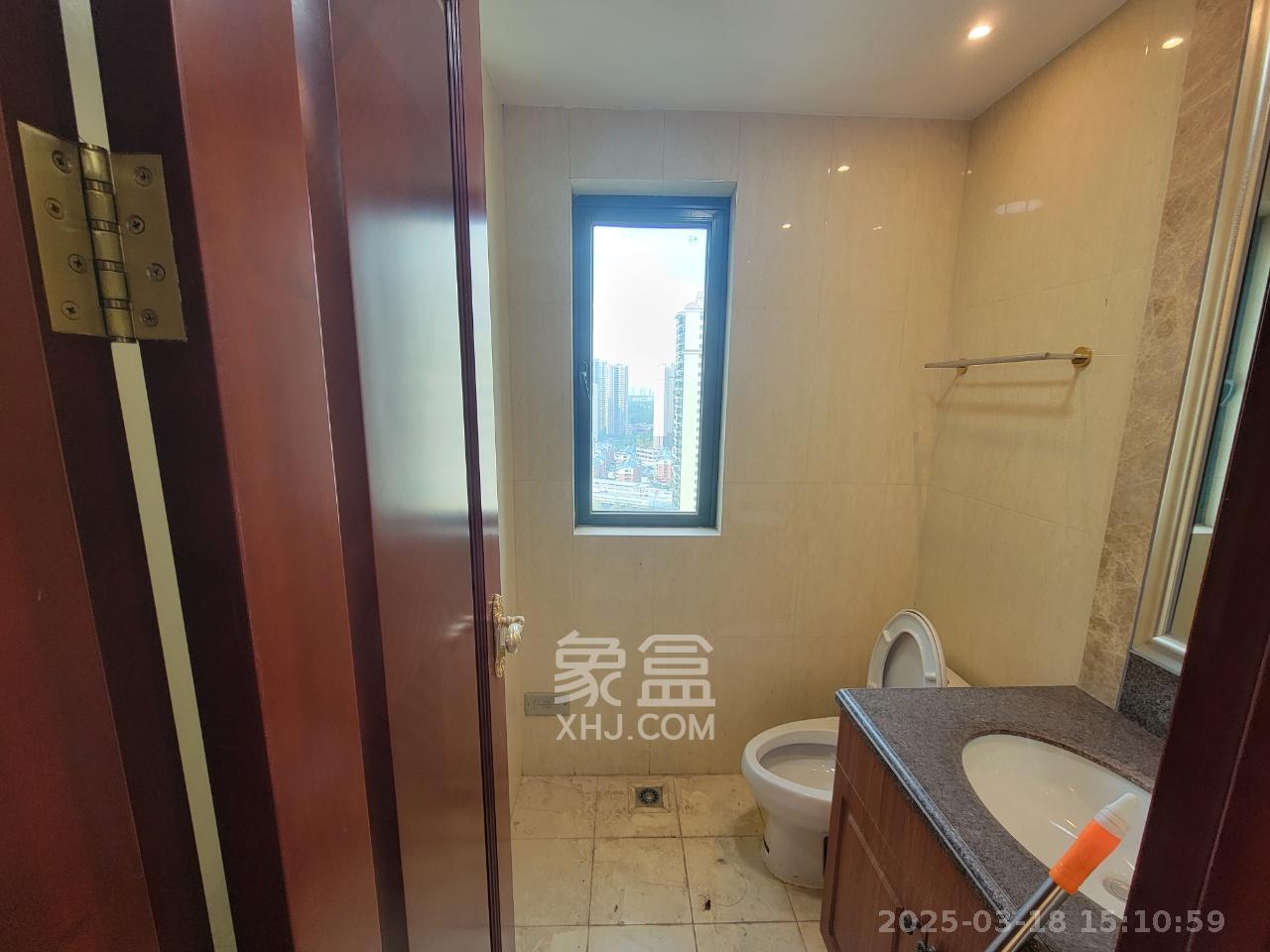 恒大雅苑 3室2厅2卫 3200.0元/月 恒大雅苑 3室2厅2卫 3200.0元/月室内图