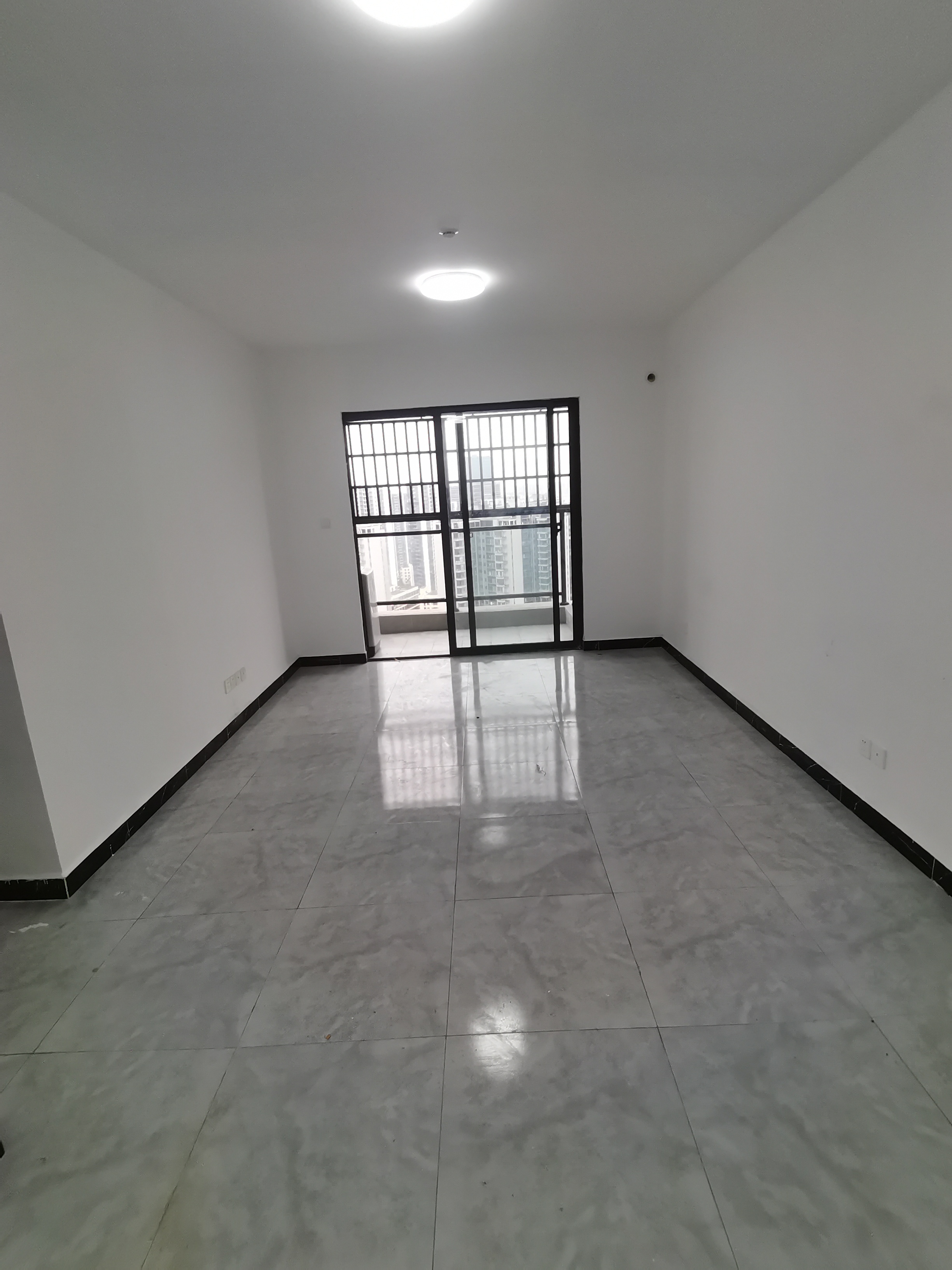 坡博家园一区 3室2厅1卫 2400.0元/月 坡博家园一区 3室2厅1卫 2400.0元/月室内图