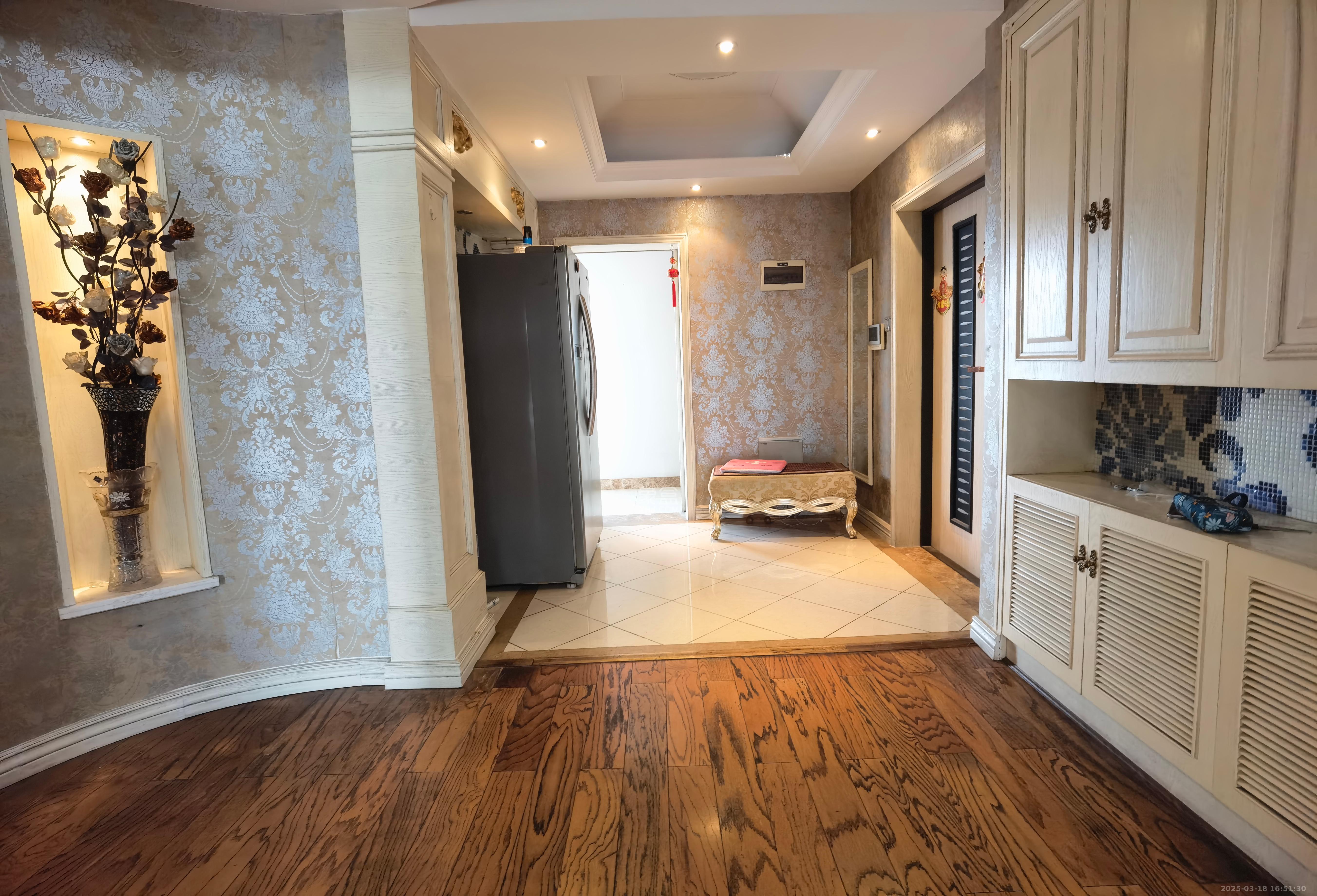 建鸿达华都(华都小户型及大华写字楼) 4室2厅3卫 6000.0元/月 建鸿达华都(华都小户型及大华写字楼) 4室2厅3卫 6000.0元/月室内图