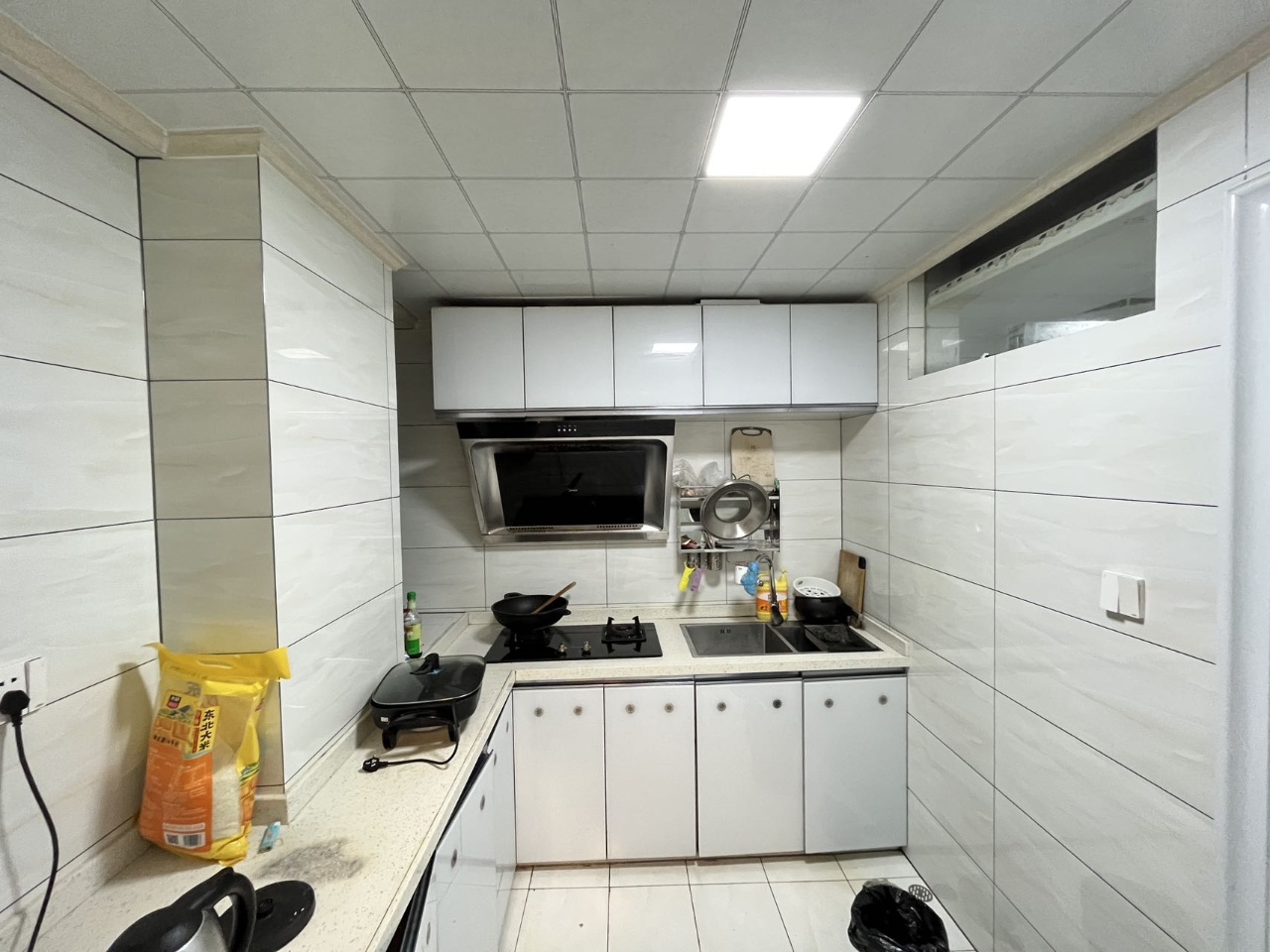 金龙小区  3室2厅1卫    126.0万 金龙小区  3室2厅1卫    126.0万客厅