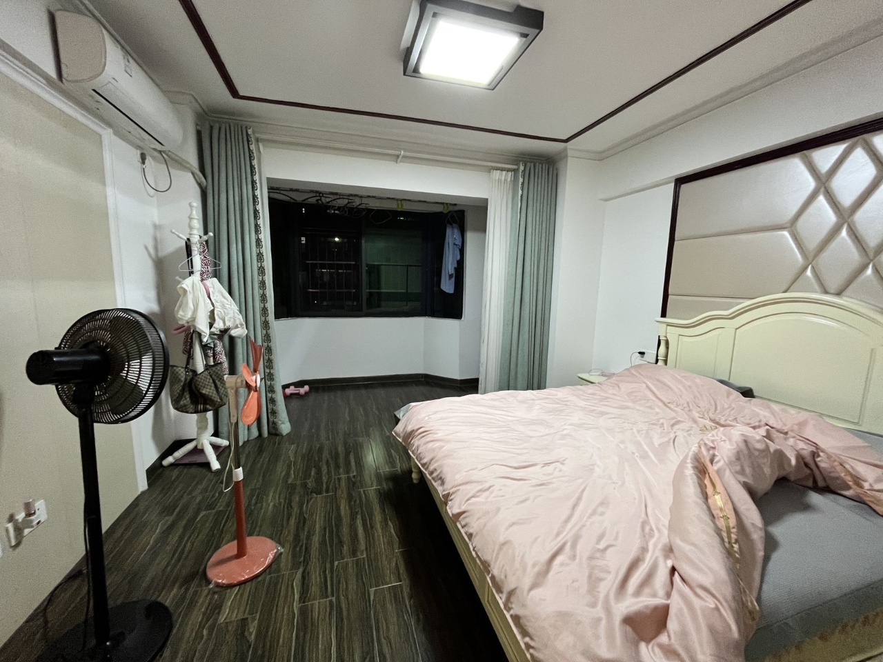 金龙小区  3室2厅1卫    126.0万 金龙小区  3室2厅1卫    126.0万客厅