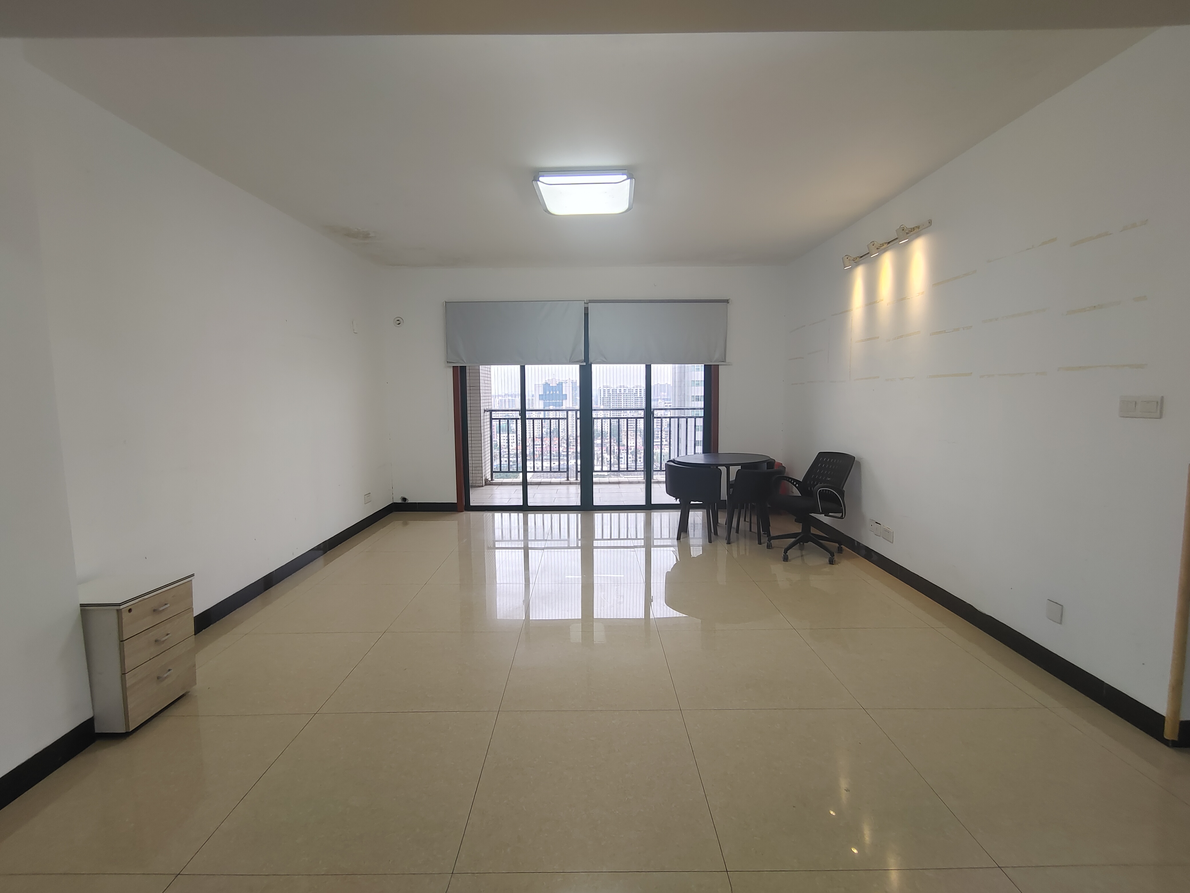 广电家园小区(南沙路) 6室2厅3卫 7000.0元/月 广电家园小区(南沙路) 6室2厅3卫 7000.0元/月室内图