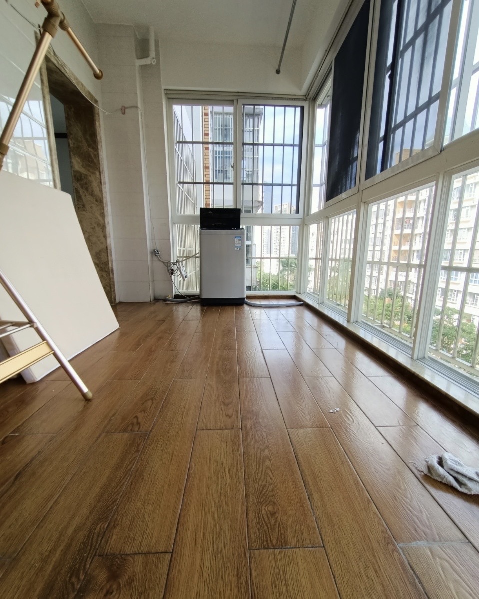 伊甸家园 4室2厅2卫 209.0万 伊甸家园 4室2厅2卫 209.0万客厅