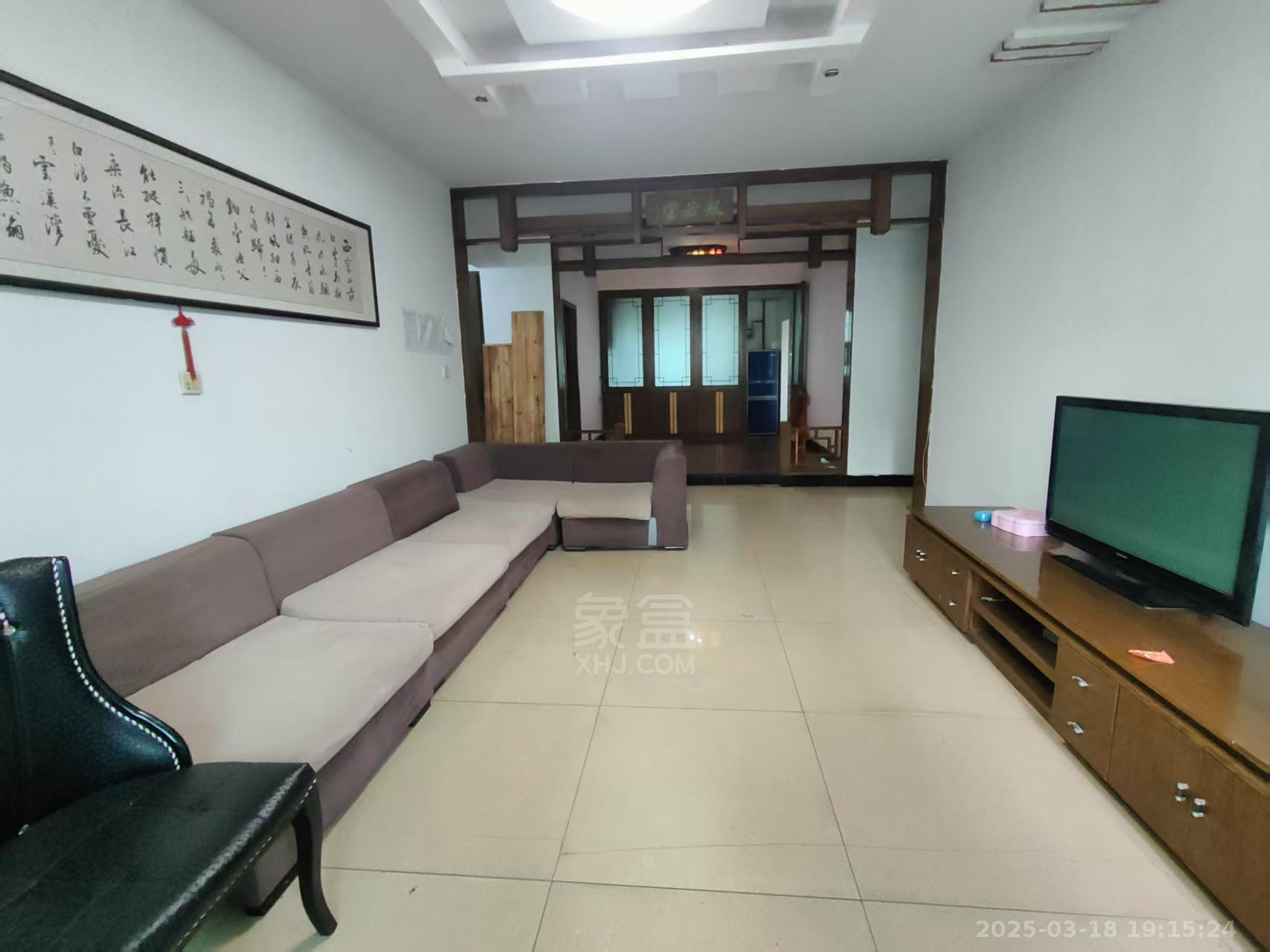 机关小区  1室2厅2卫   1600.00元/月室内图1