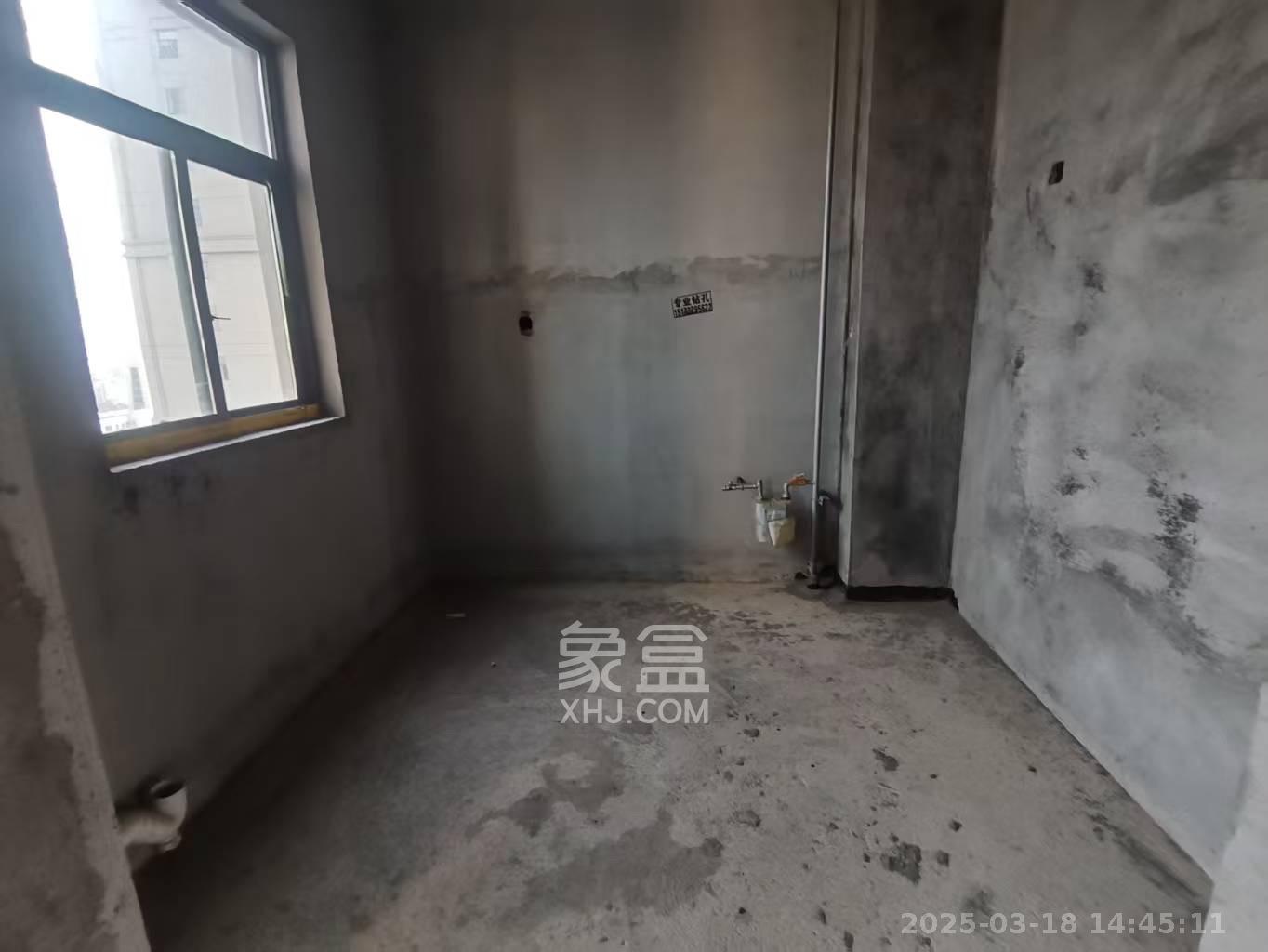 天元美居乐 5室2厅2卫 72.0万 天元美居乐 5室2厅2卫 72.0万客厅