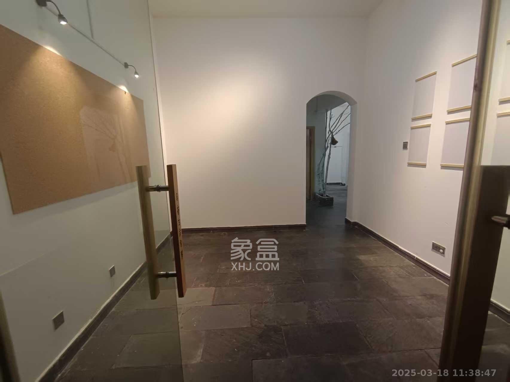 阳光100三期 3室2厅2卫 4000.0元/月 阳光100三期 3室2厅2卫 4000.0元/月室内图