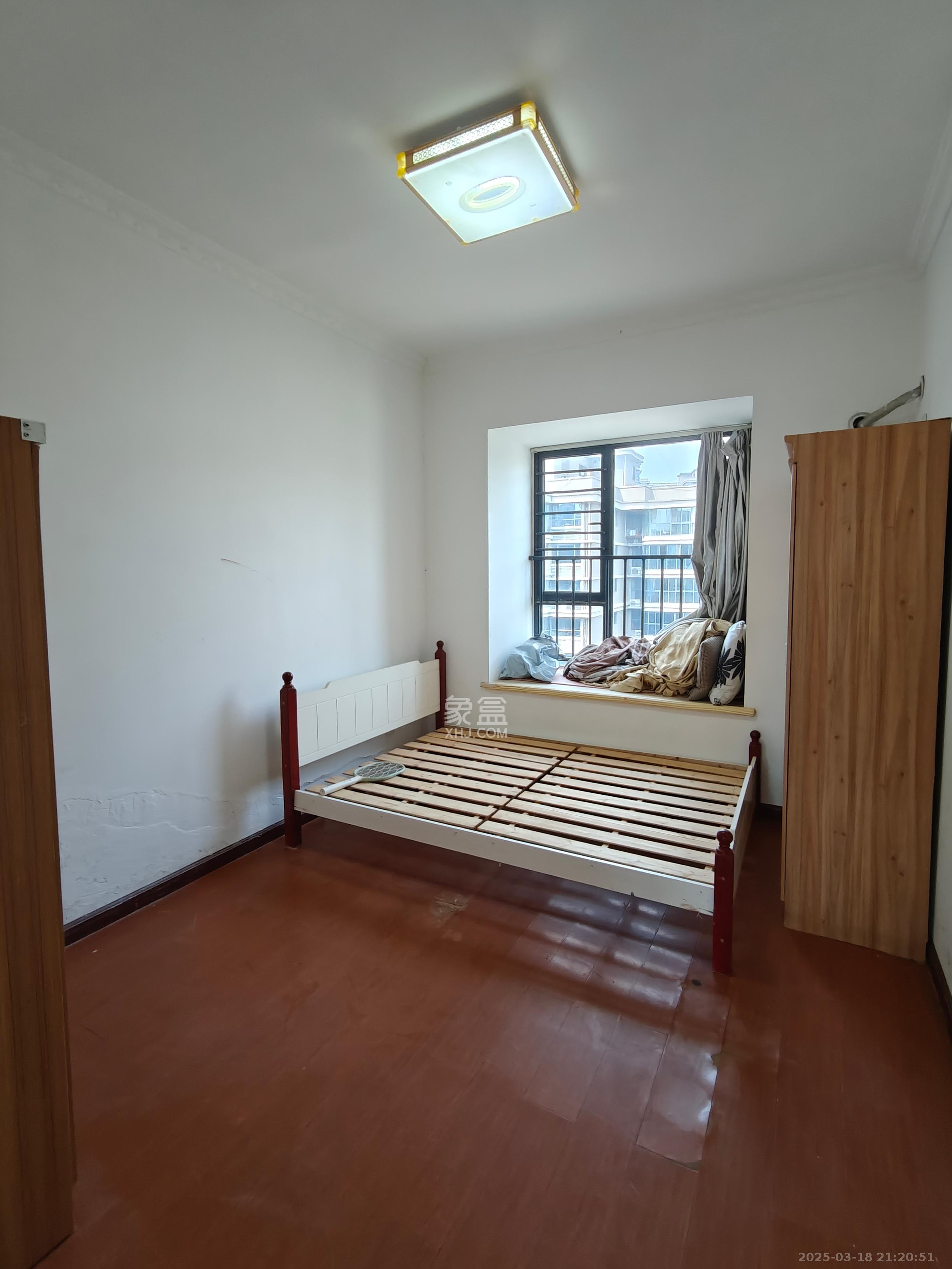 名家翡翠花园  4室2厅2卫    1700.0元/月 名家翡翠花园  4室2厅2卫    1700.0元/月室内图