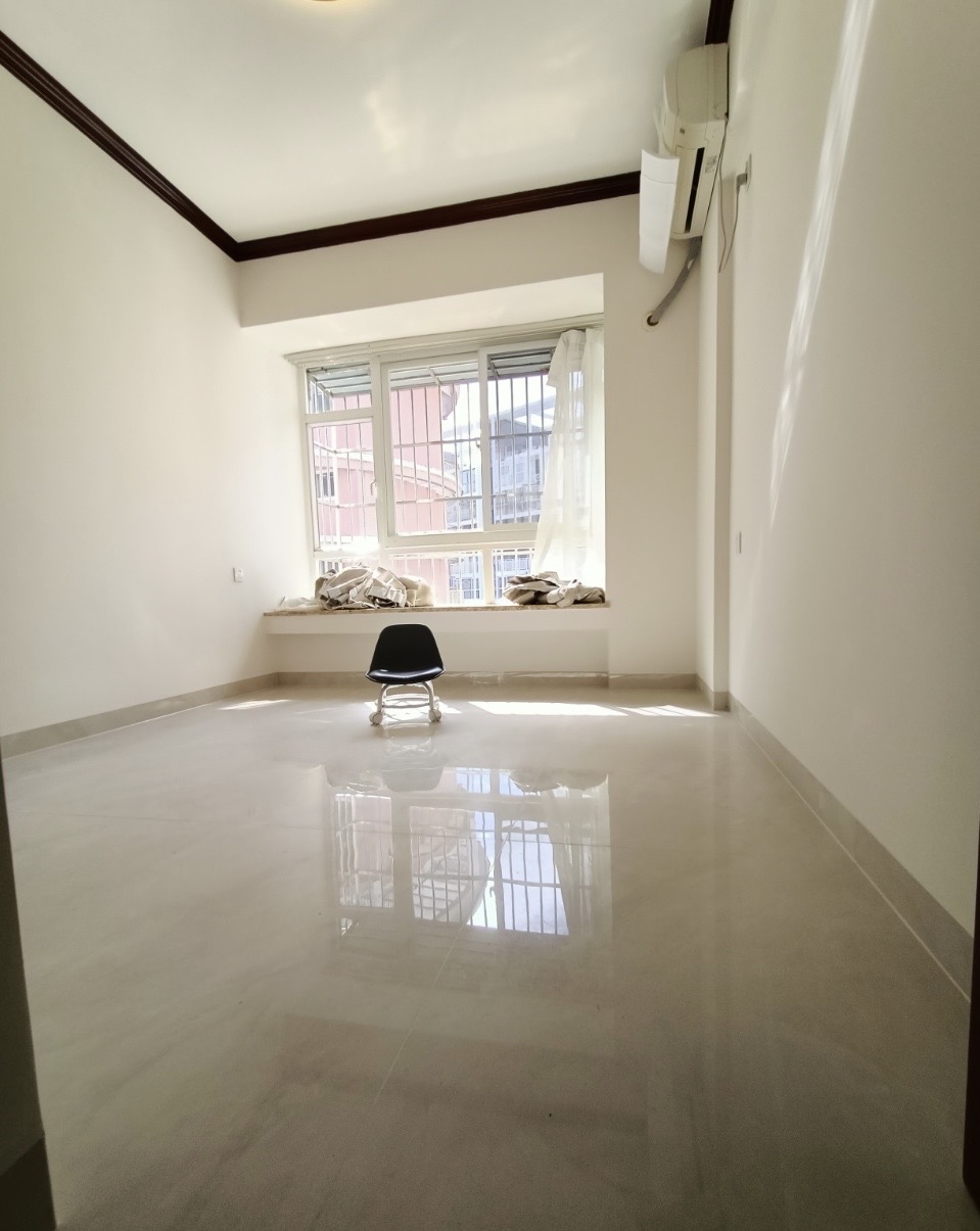 伊甸家园 4室2厅2卫 209.0万 伊甸家园 4室2厅2卫 209.0万客厅