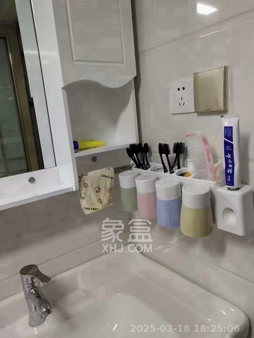 和康园小区  2室1厅1卫   1700.00元/月室内图