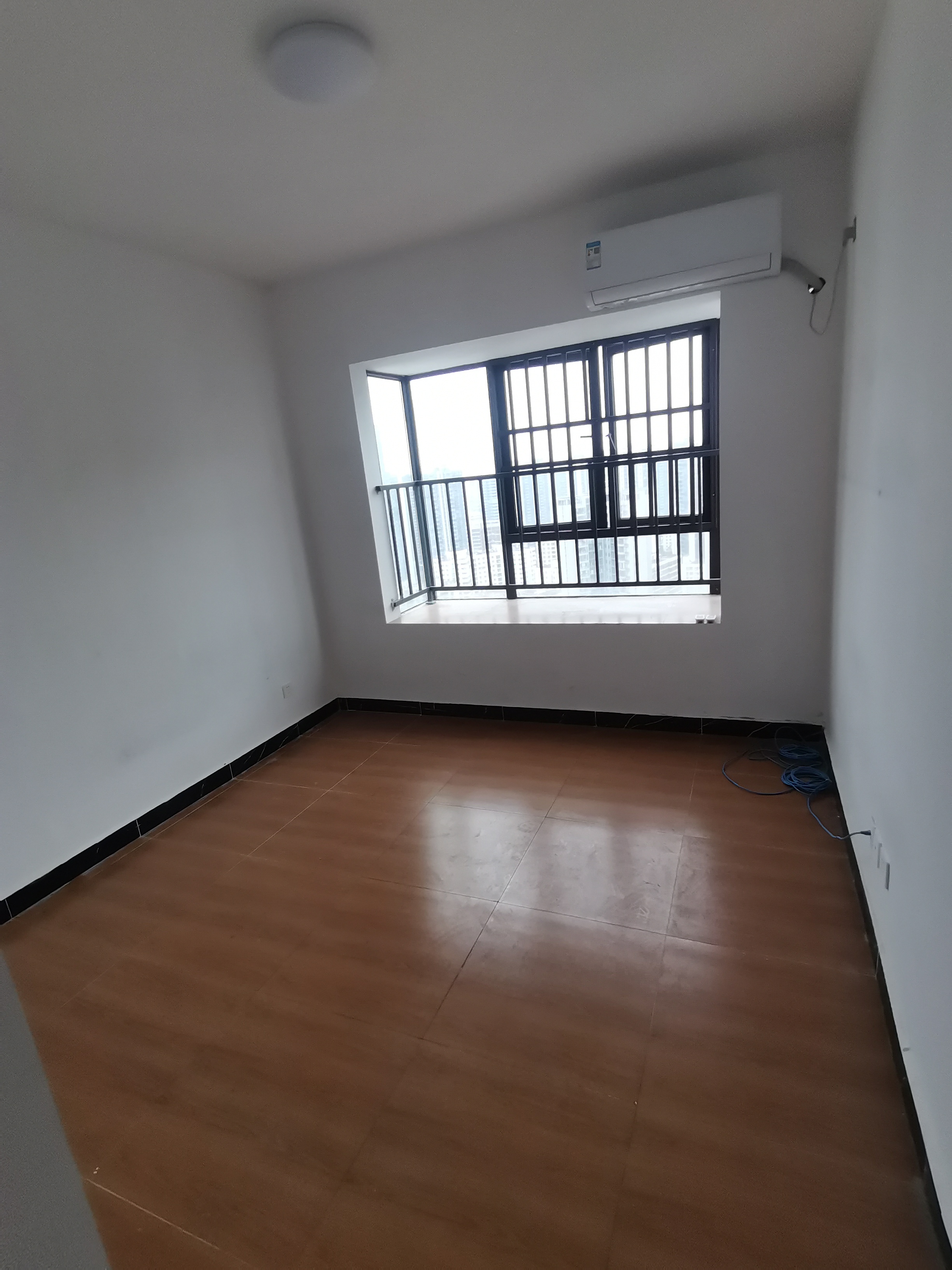 坡博家园一区 3室2厅1卫 2400.0元/月 坡博家园一区 3室2厅1卫 2400.0元/月室内图