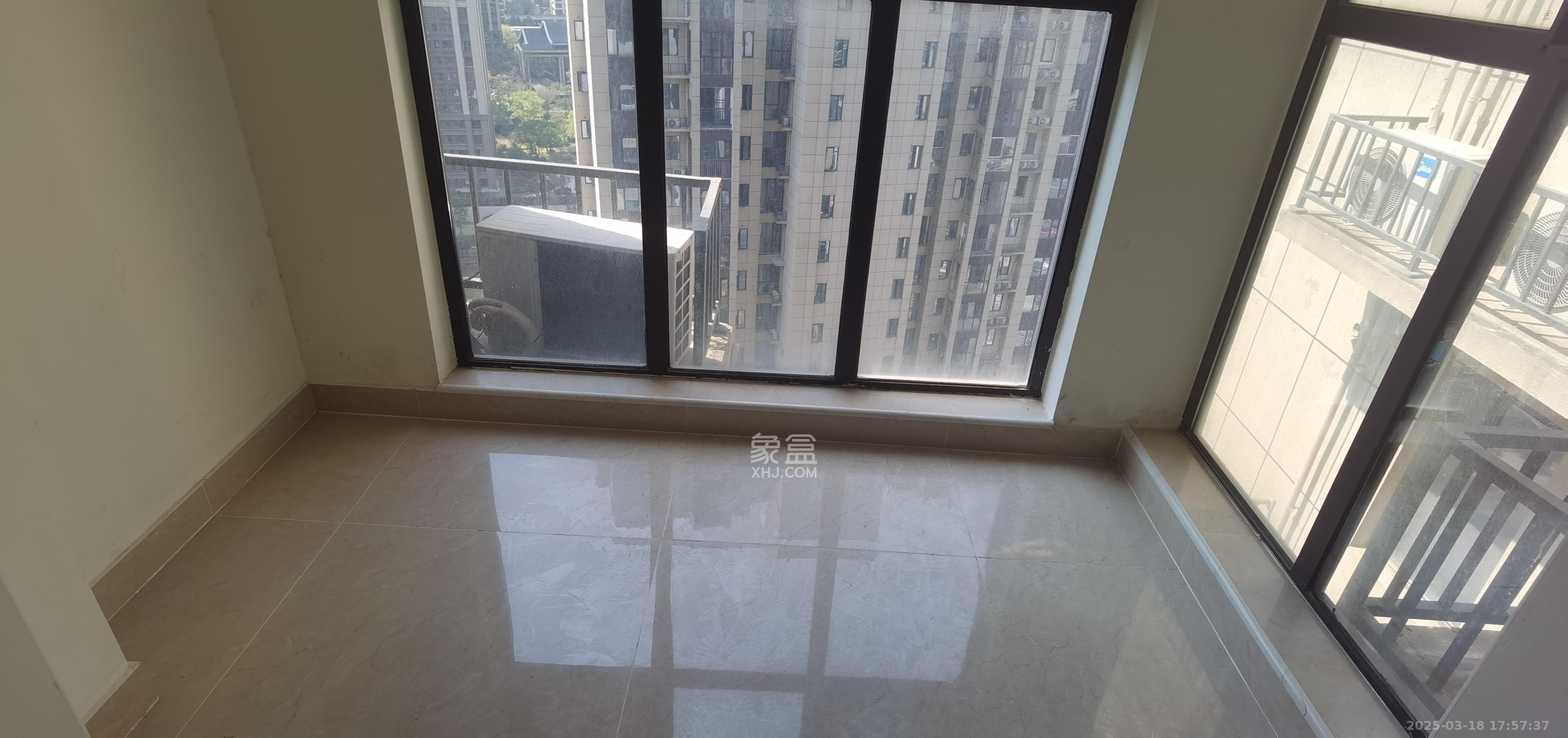 中国铁建梅溪青秀二期  4室2厅2卫   3500.00元/月室内图