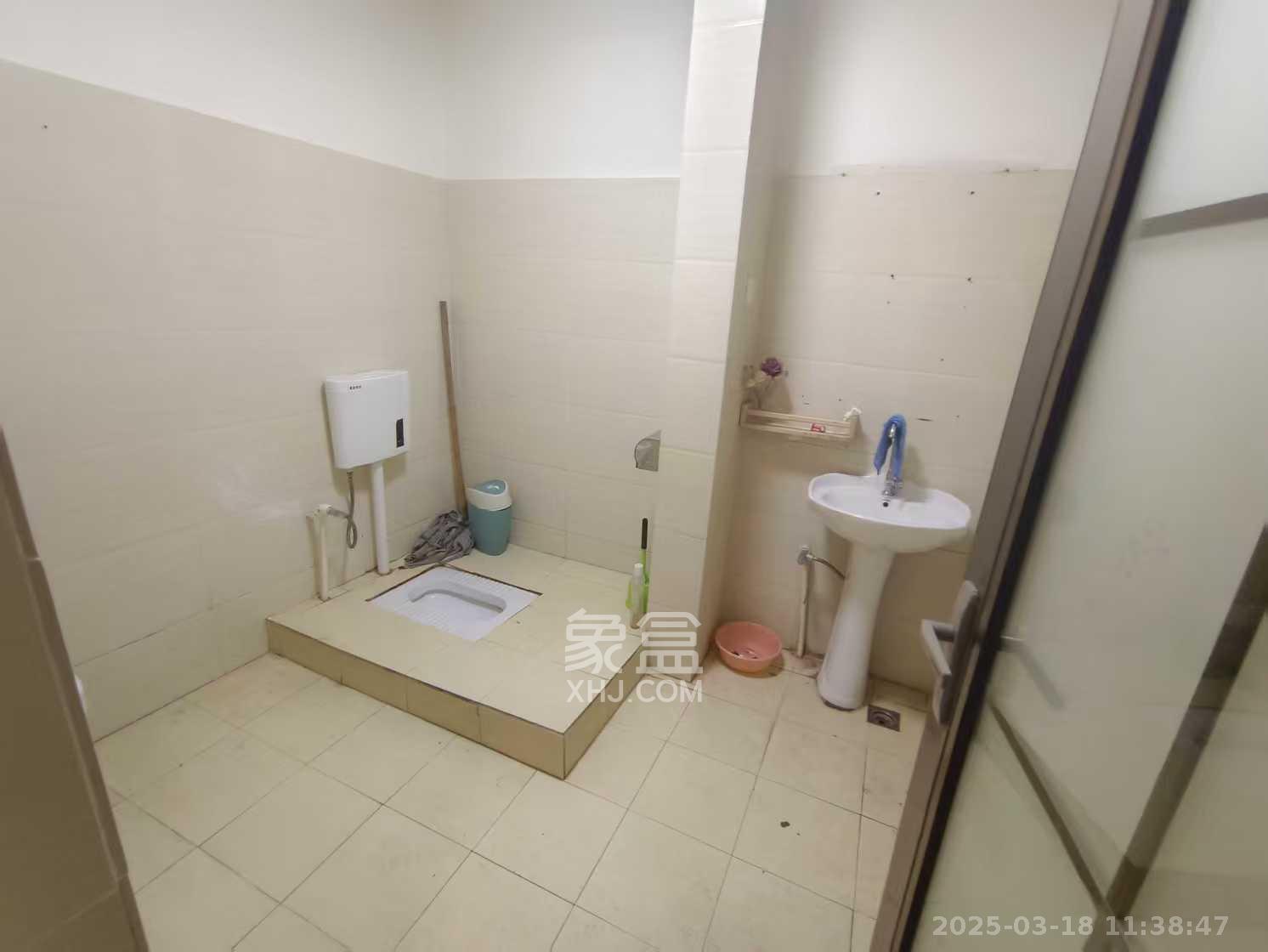 阳光100三期 3室2厅2卫 4000.0元/月 阳光100三期 3室2厅2卫 4000.0元/月室内图