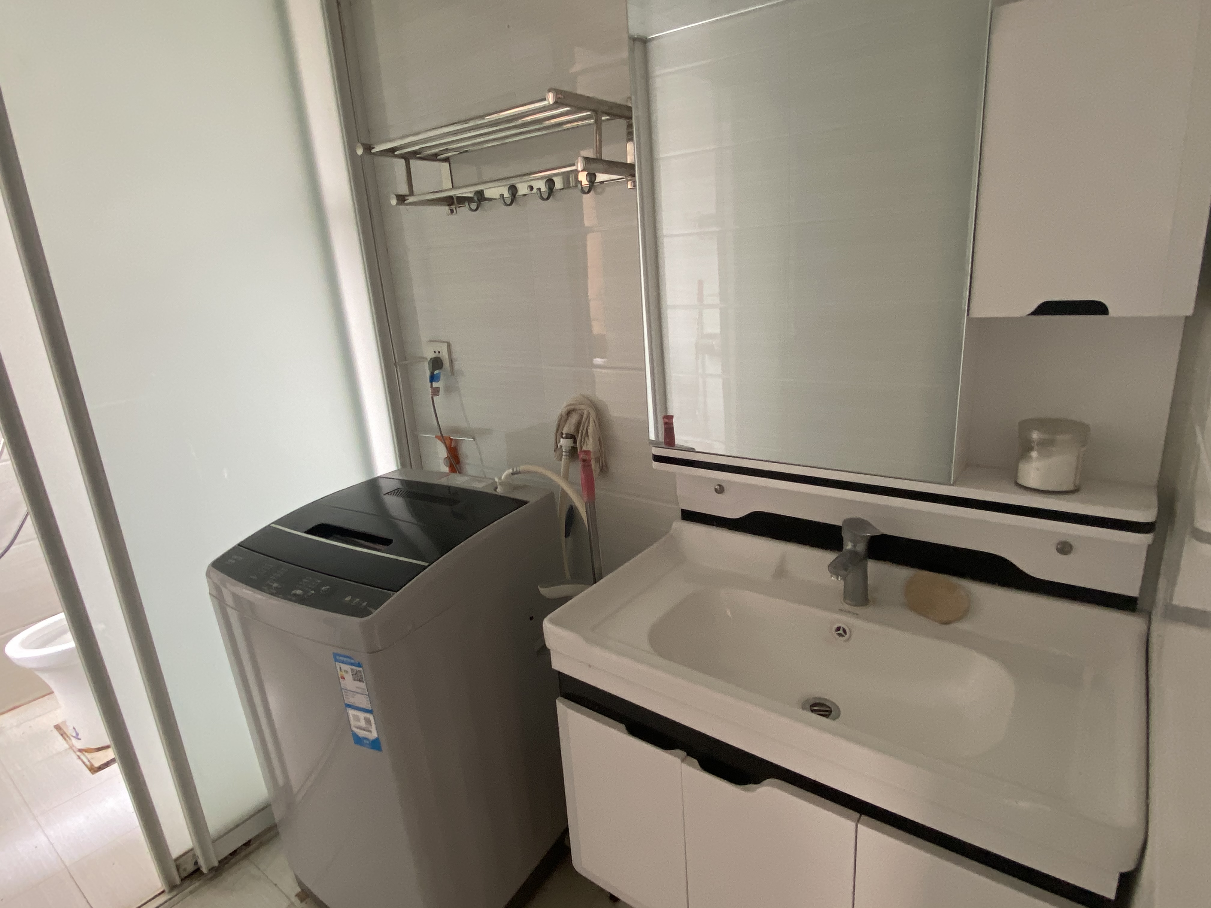 新华名筑 2室2厅1卫 1500.0元/月 新华名筑 2室2厅1卫 1500.0元/月室内图