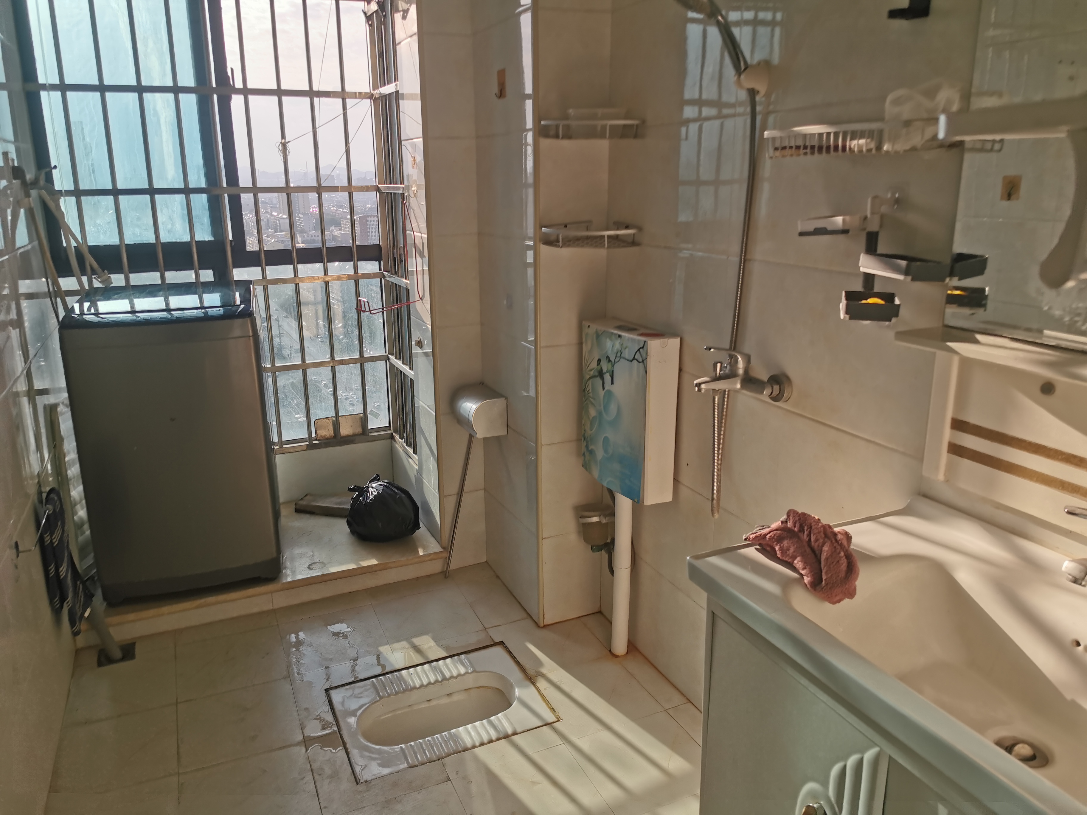 鸿星新天地 3室2厅2卫 2000.0元/月 鸿星新天地 3室2厅2卫 2000.0元/月室内图