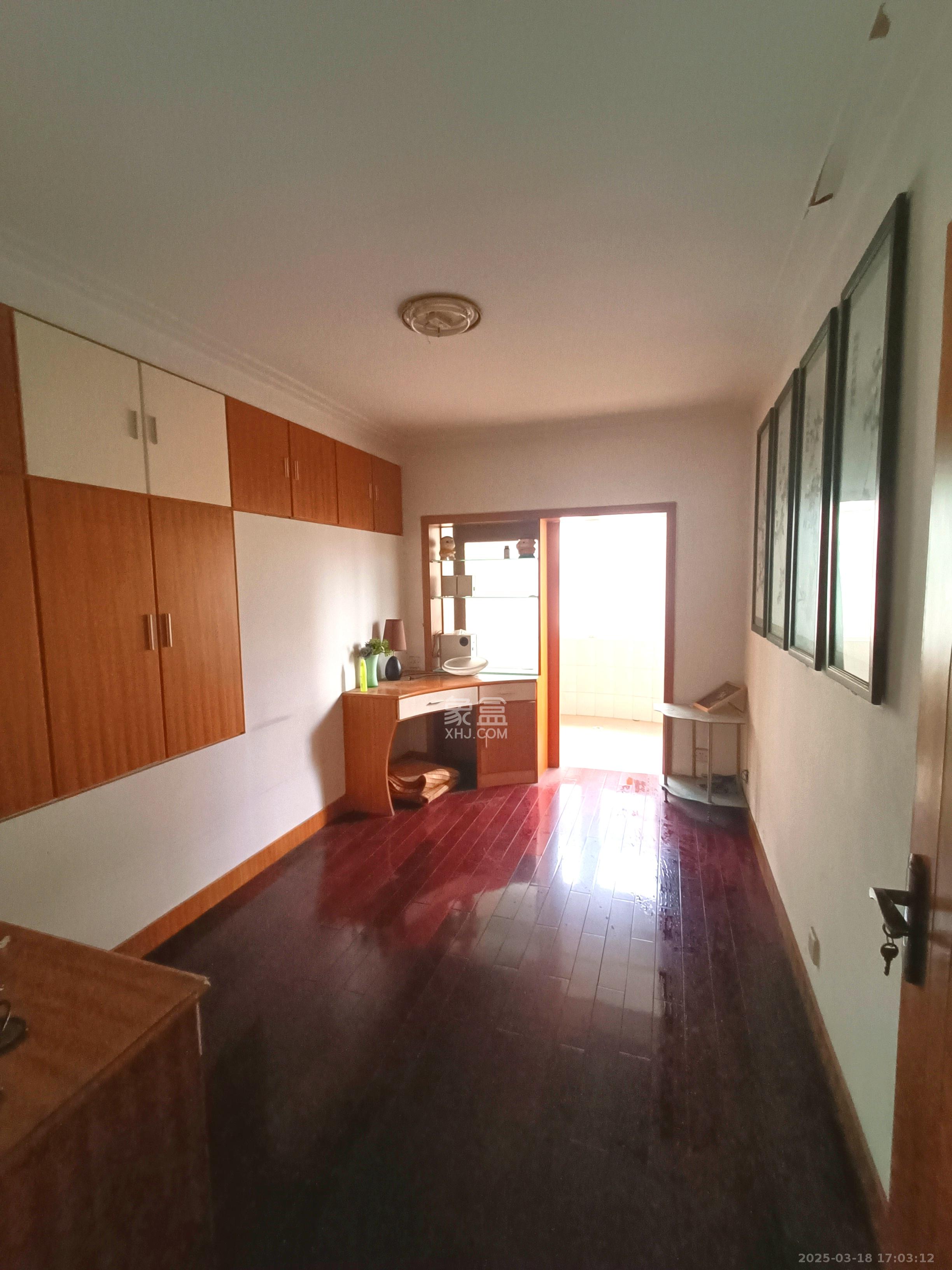 景湾小区（井湾小区）  3室2厅2卫   1800.00元/月室内图