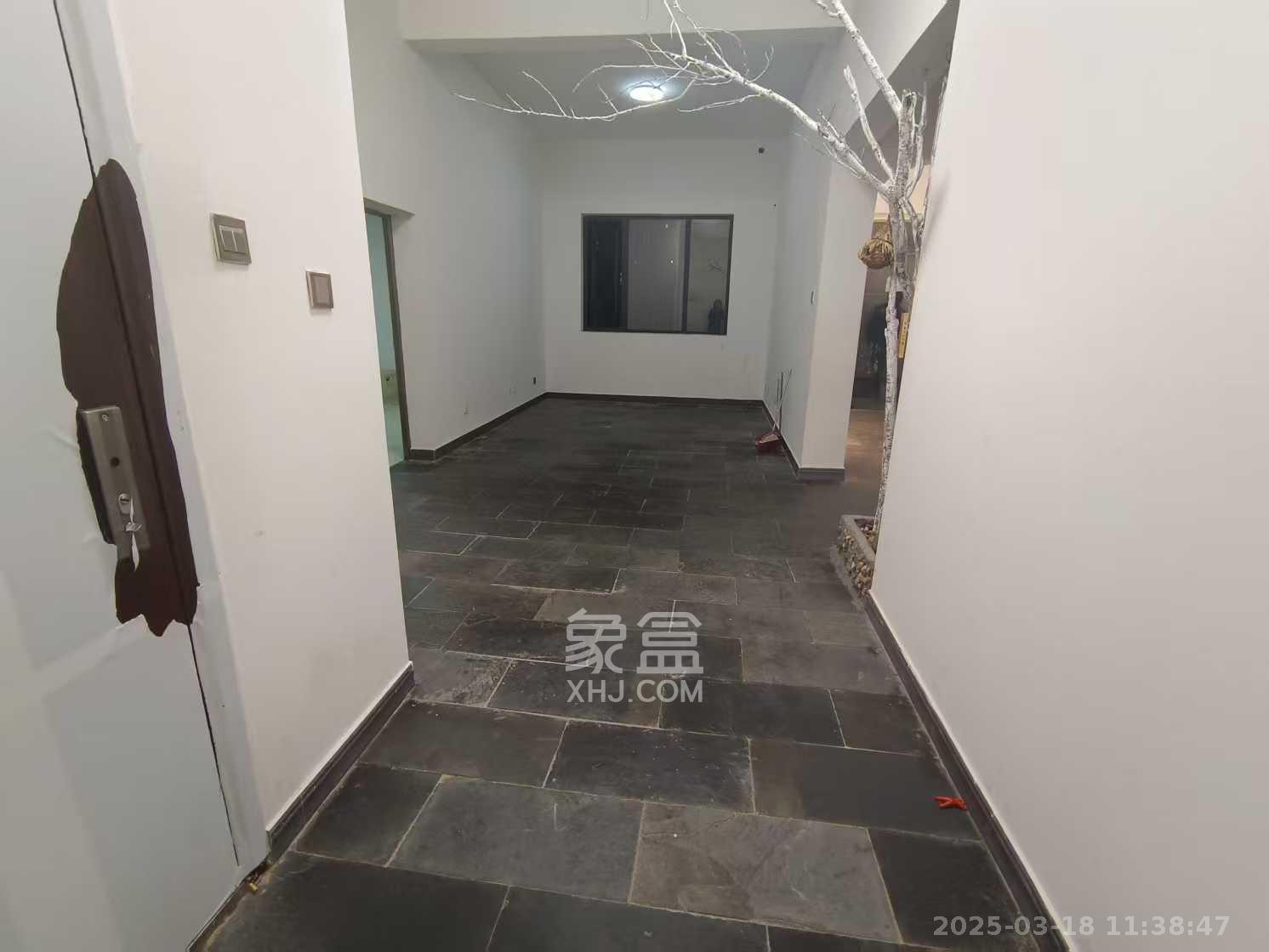 阳光100三期 3室2厅2卫 4000.0元/月 阳光100三期 3室2厅2卫 4000.0元/月室内图